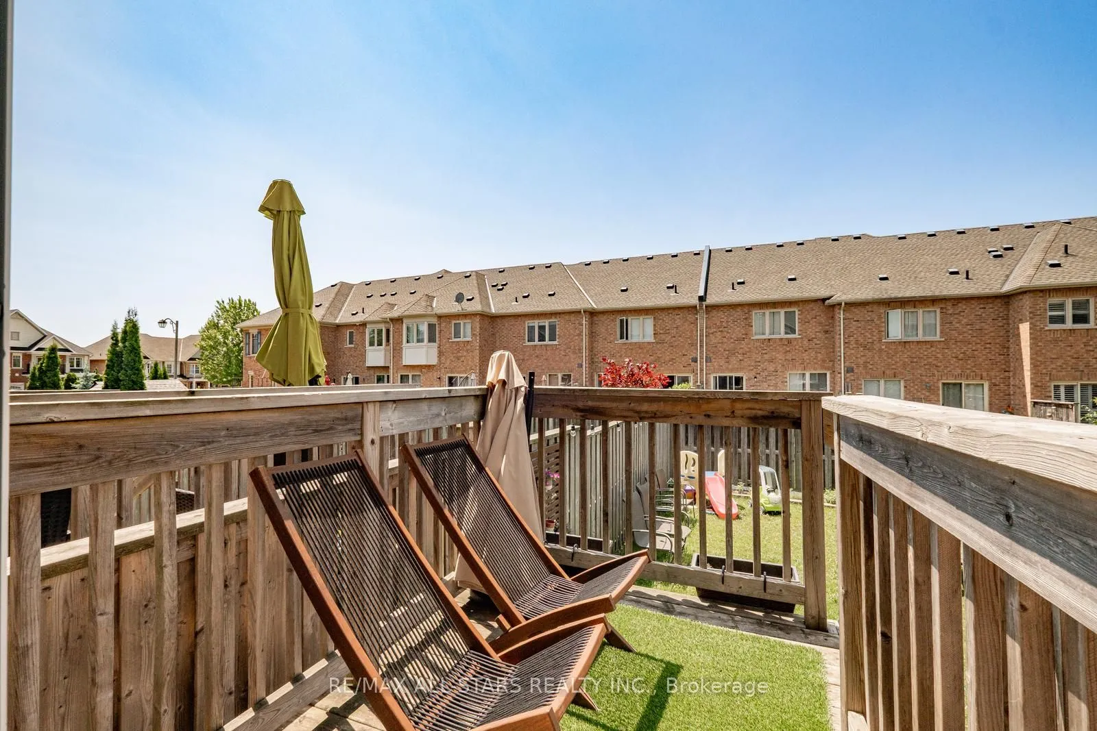 11 Eastwind Drive