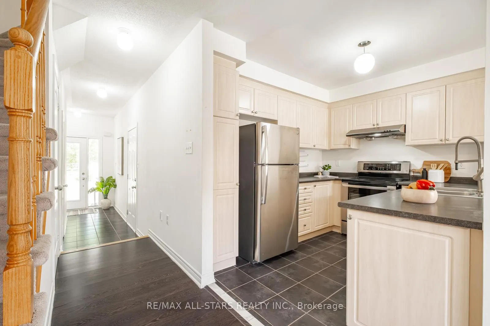 11 Eastwind Drive