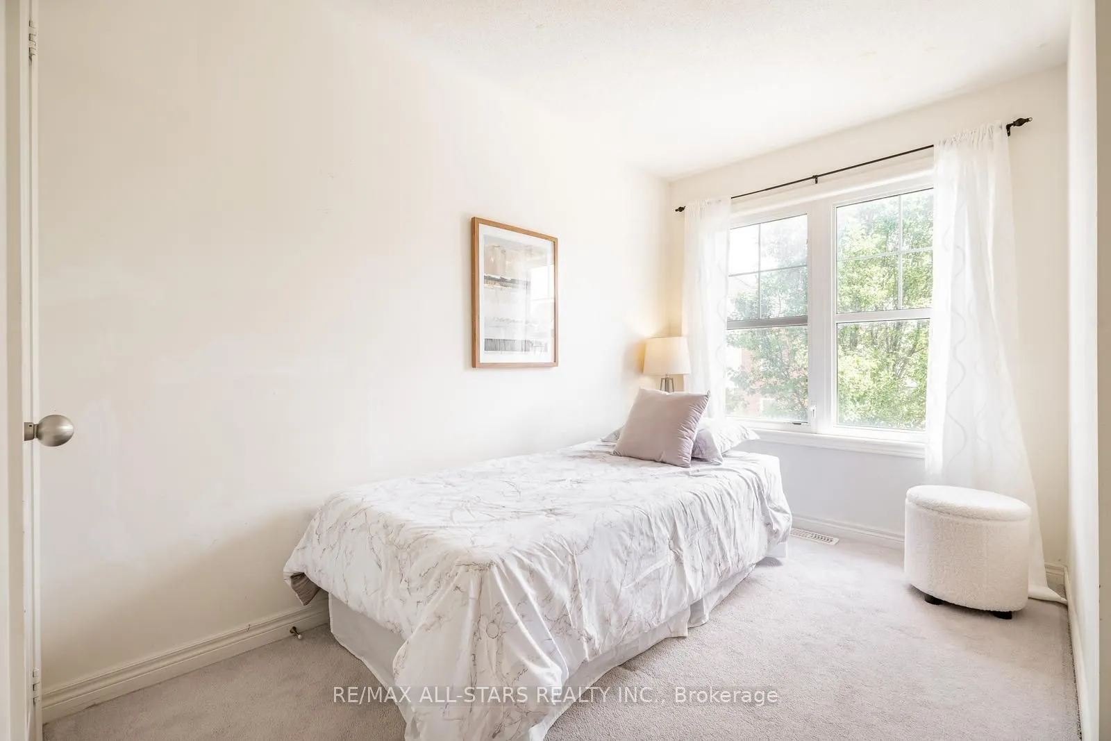 11 Eastwind Drive