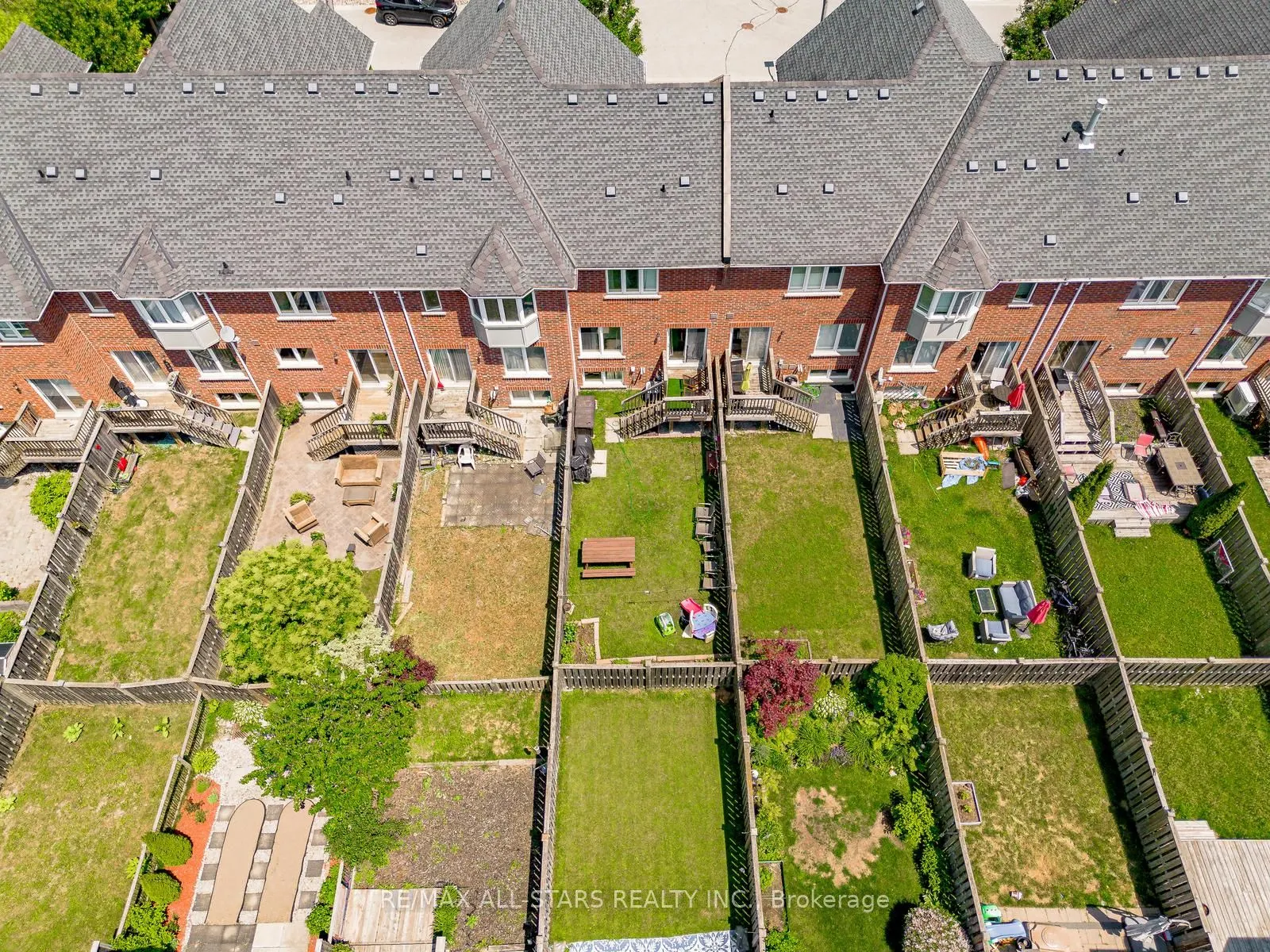 11 Eastwind Drive