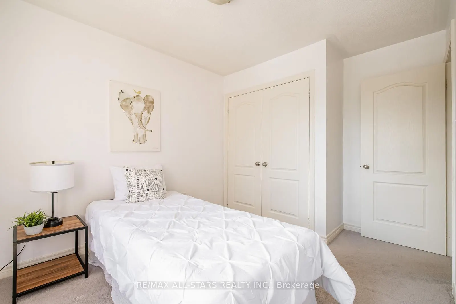11 Eastwind Drive