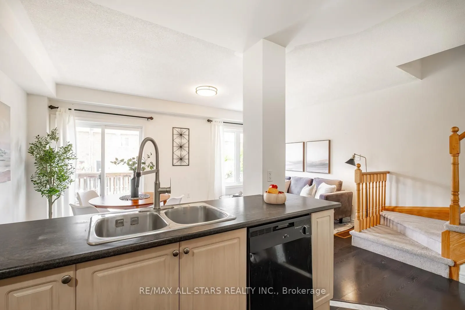 11 Eastwind Drive