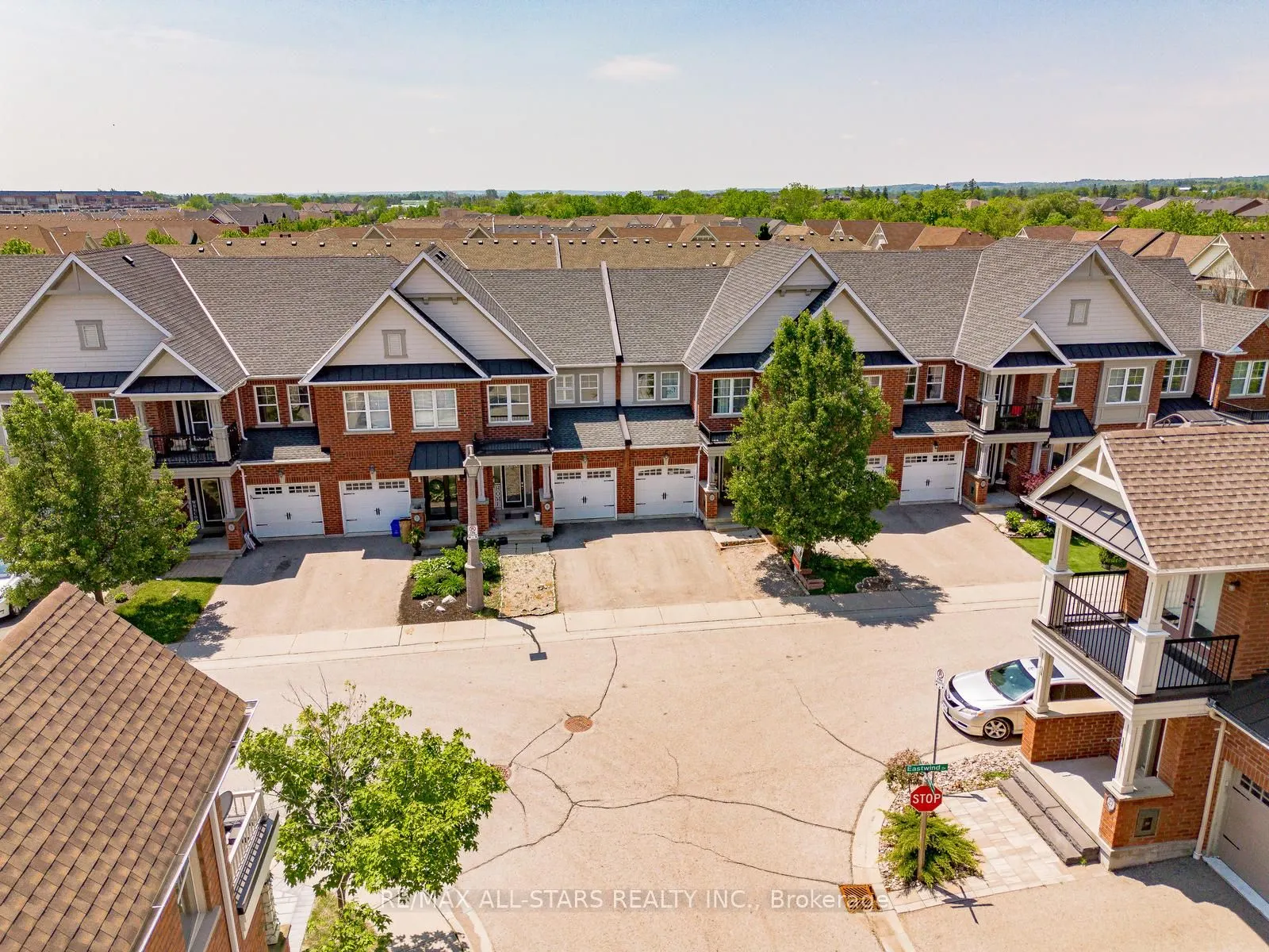 11 Eastwind Drive
