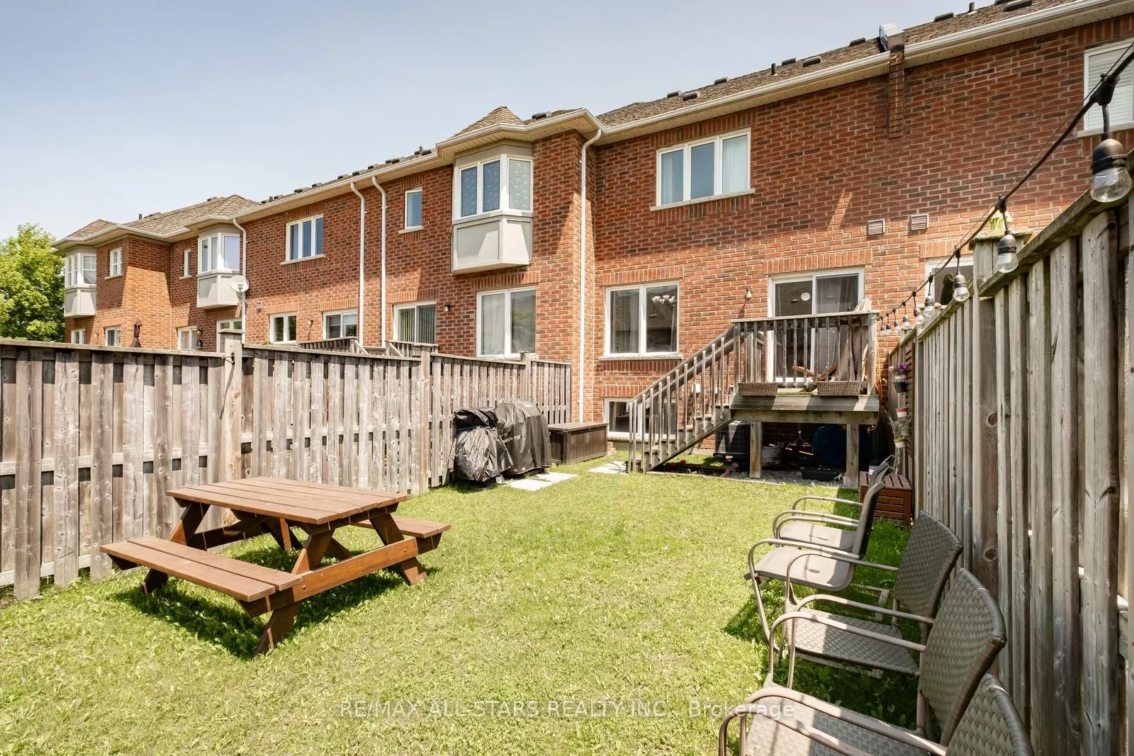 11 Eastwind Drive