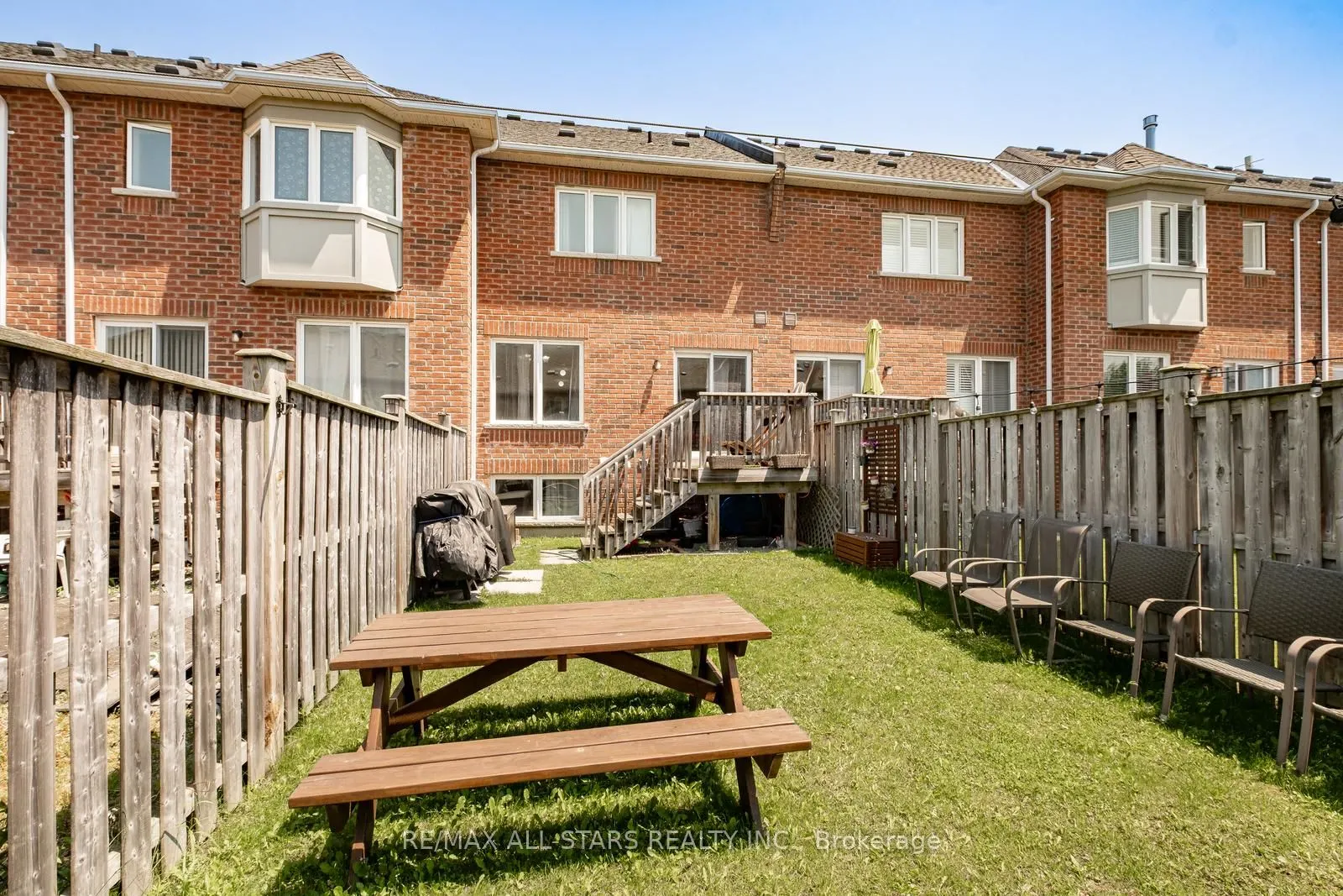 11 Eastwind Drive