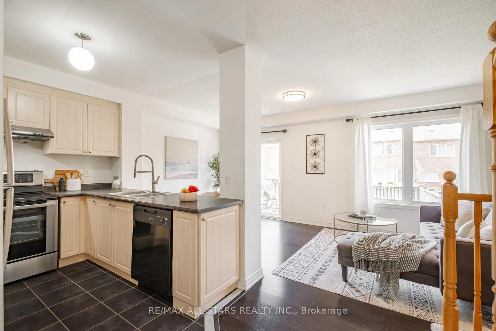 11 Eastwind Drive