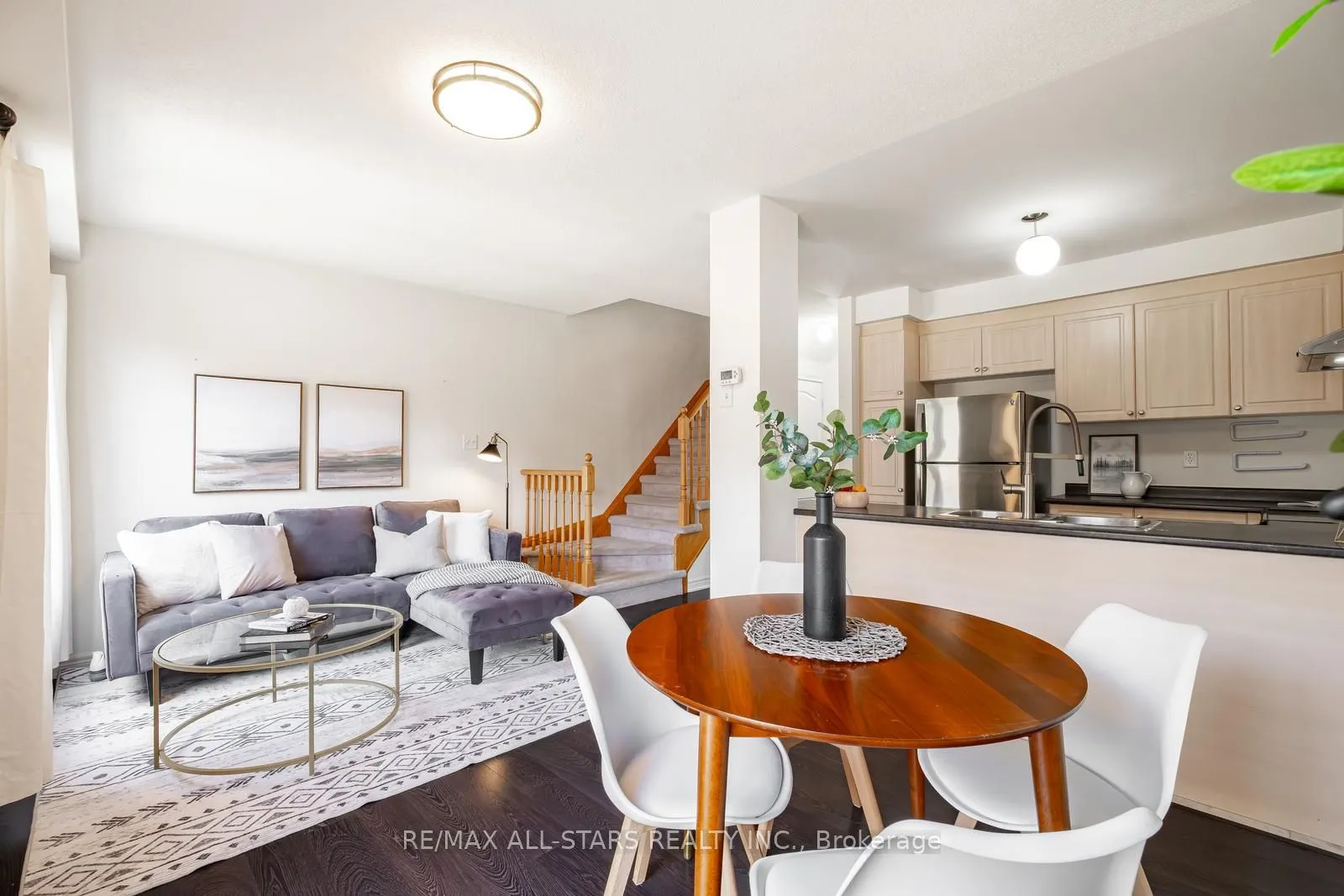11 Eastwind Drive