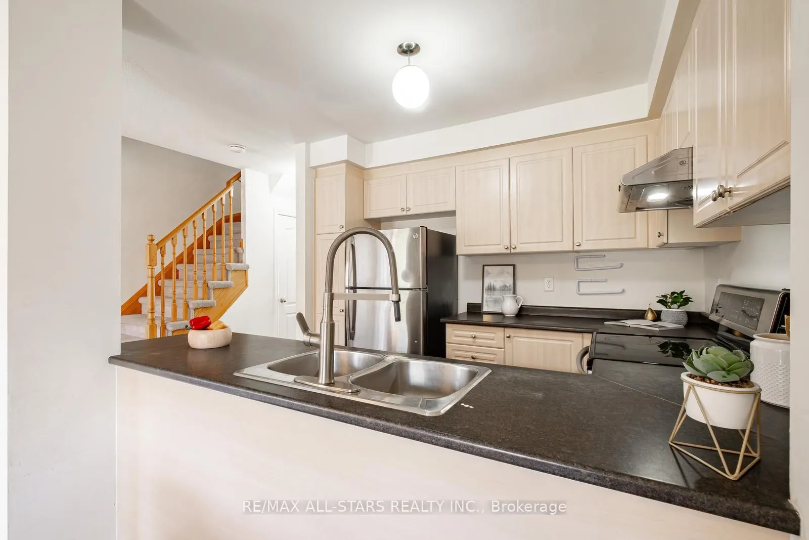 11 Eastwind Drive