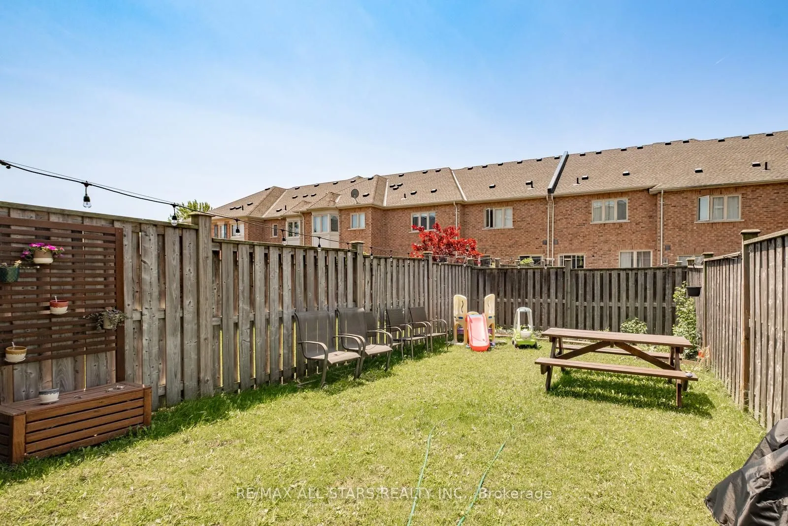 11 Eastwind Drive