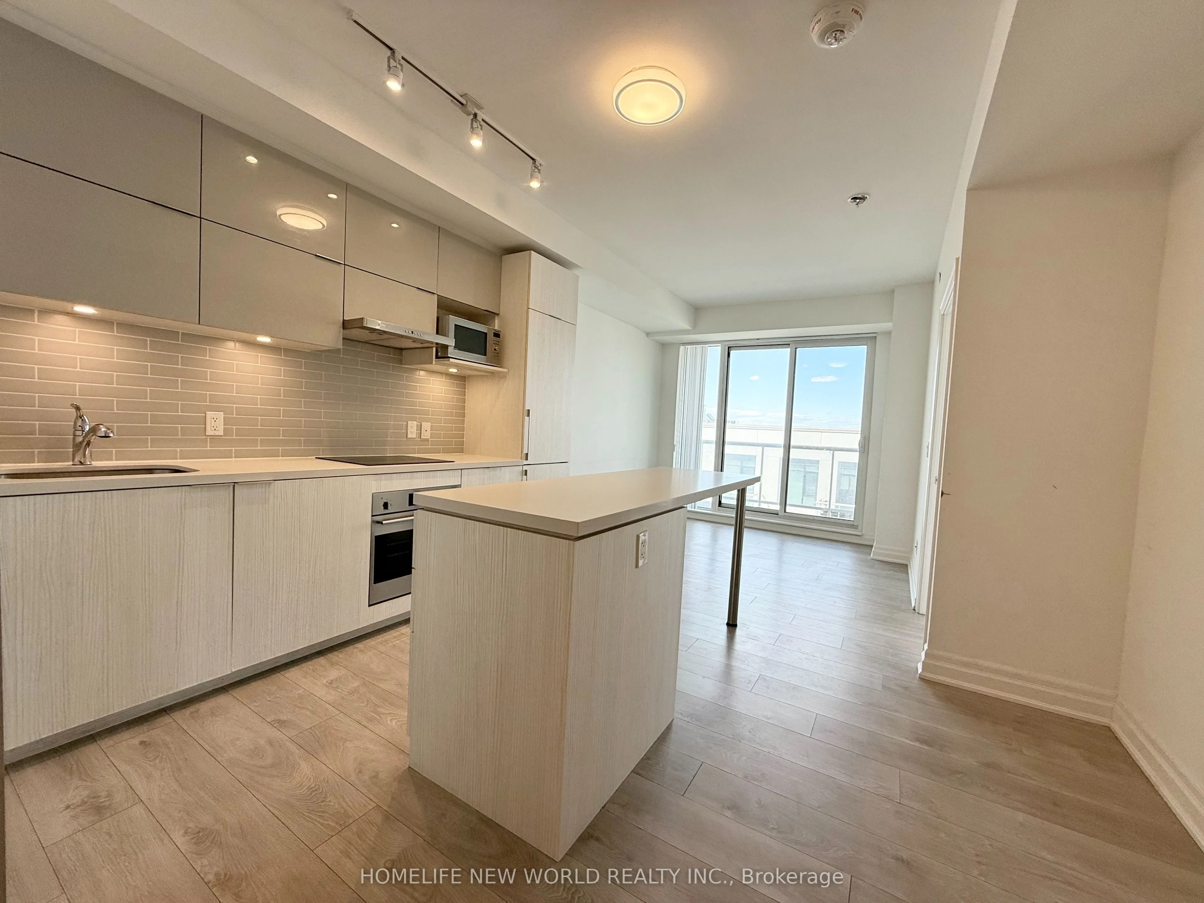 8 Rouge Valley Drive W, #803B