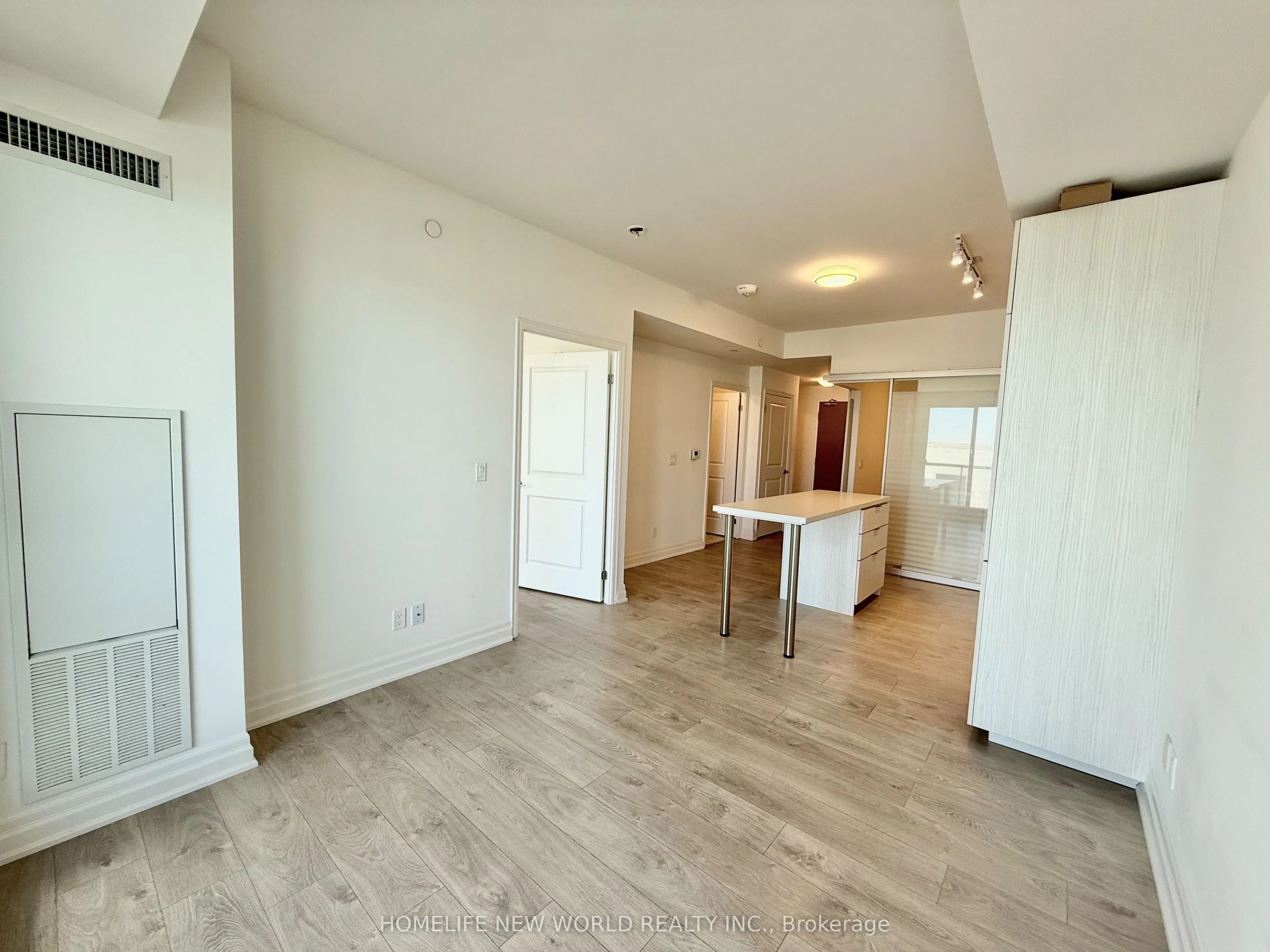 8 Rouge Valley Drive W, #803B