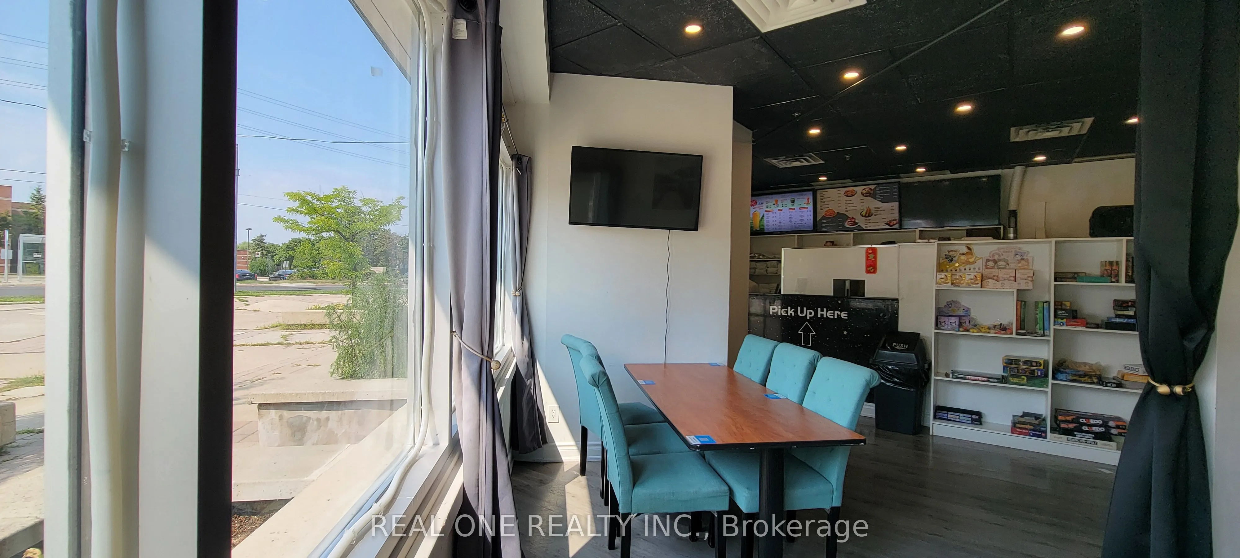 10 Fincham Avenue, #101
