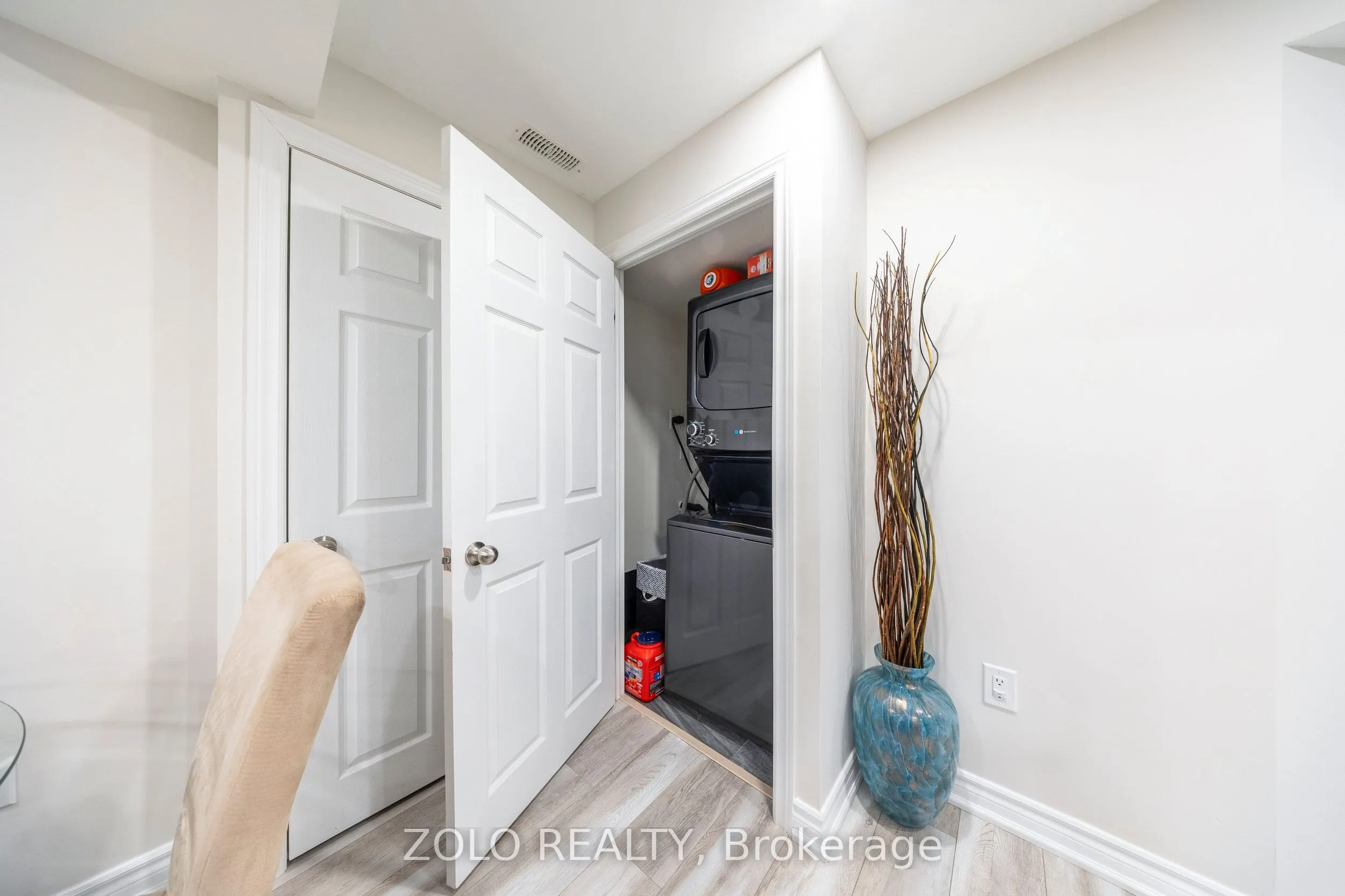 11 John Davis Gate