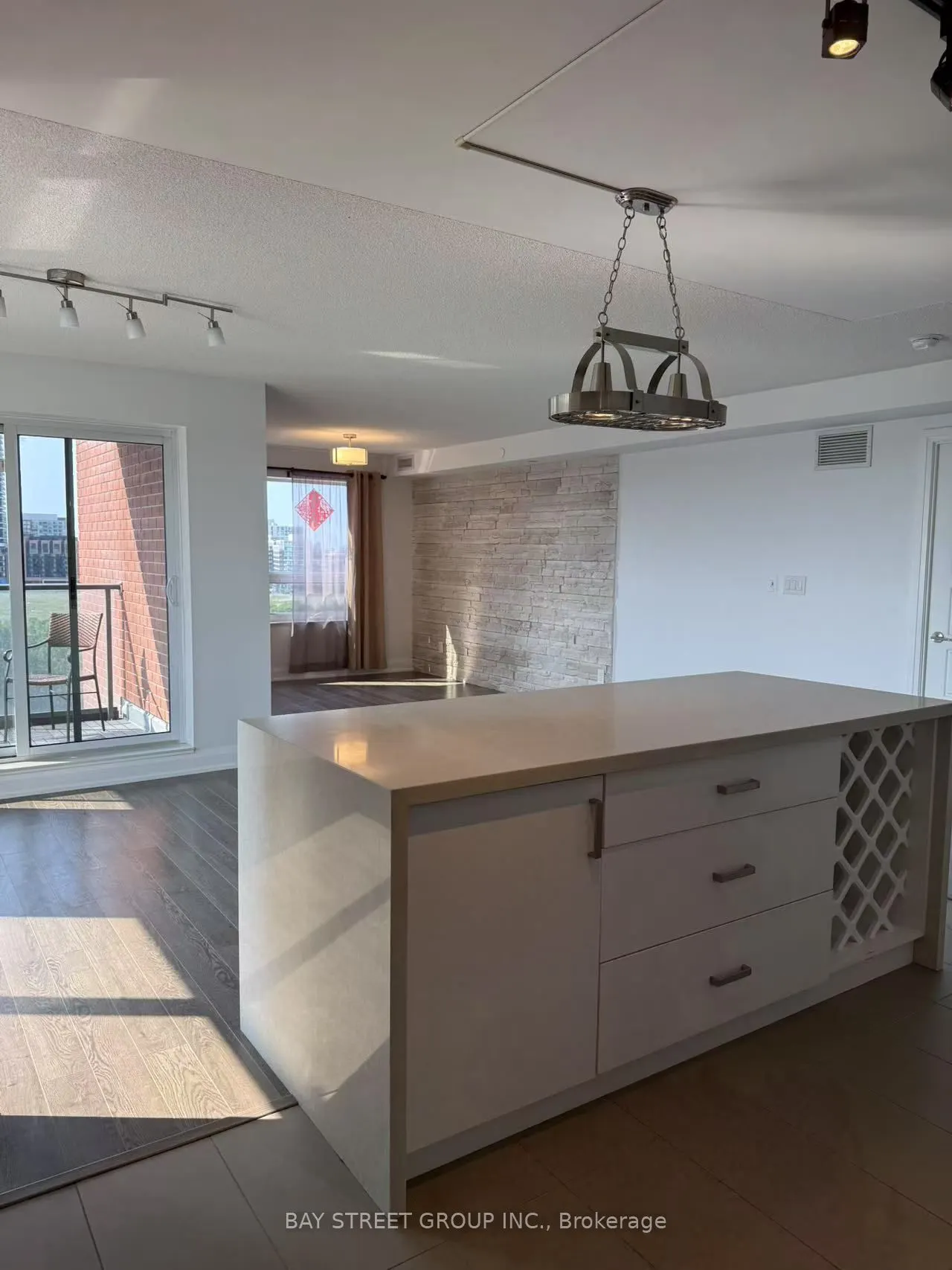 1 Uptown Drive, #1202