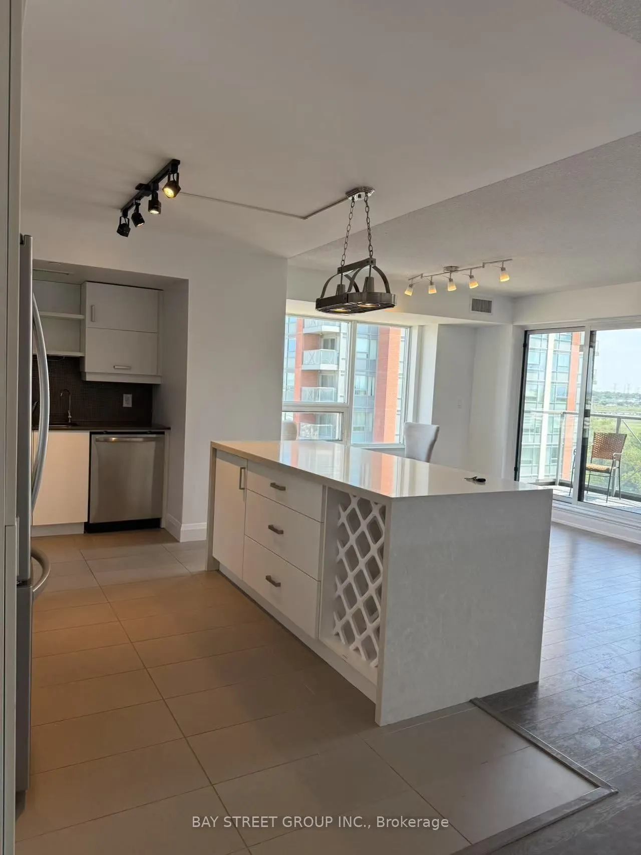 1 Uptown Drive, #1202