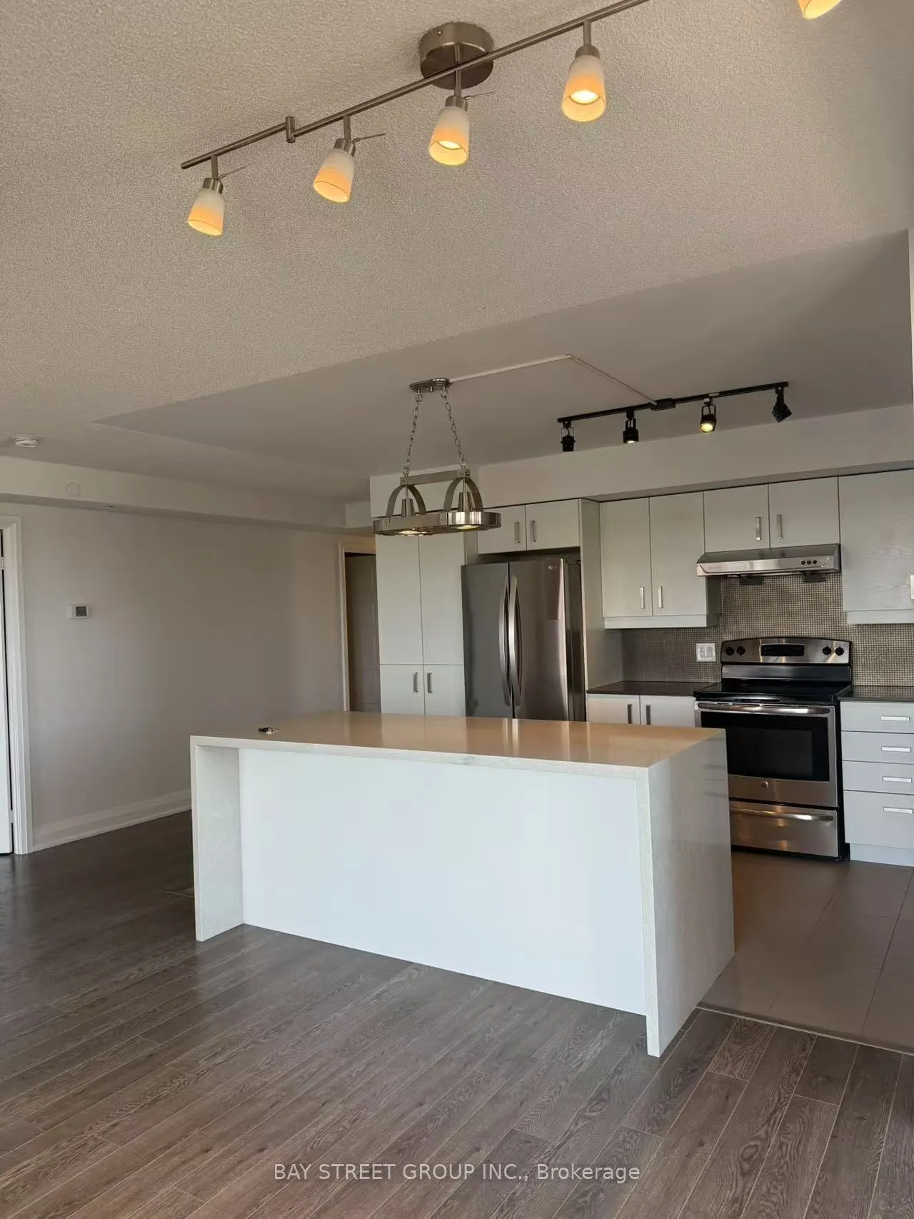 1 Uptown Drive, #1202