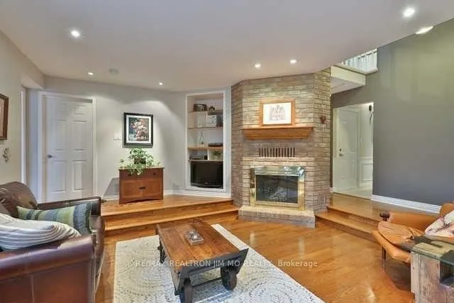 17 Longwater Chase