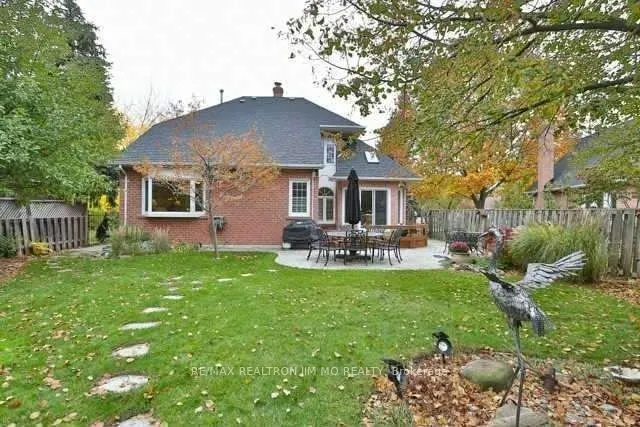 17 Longwater Chase