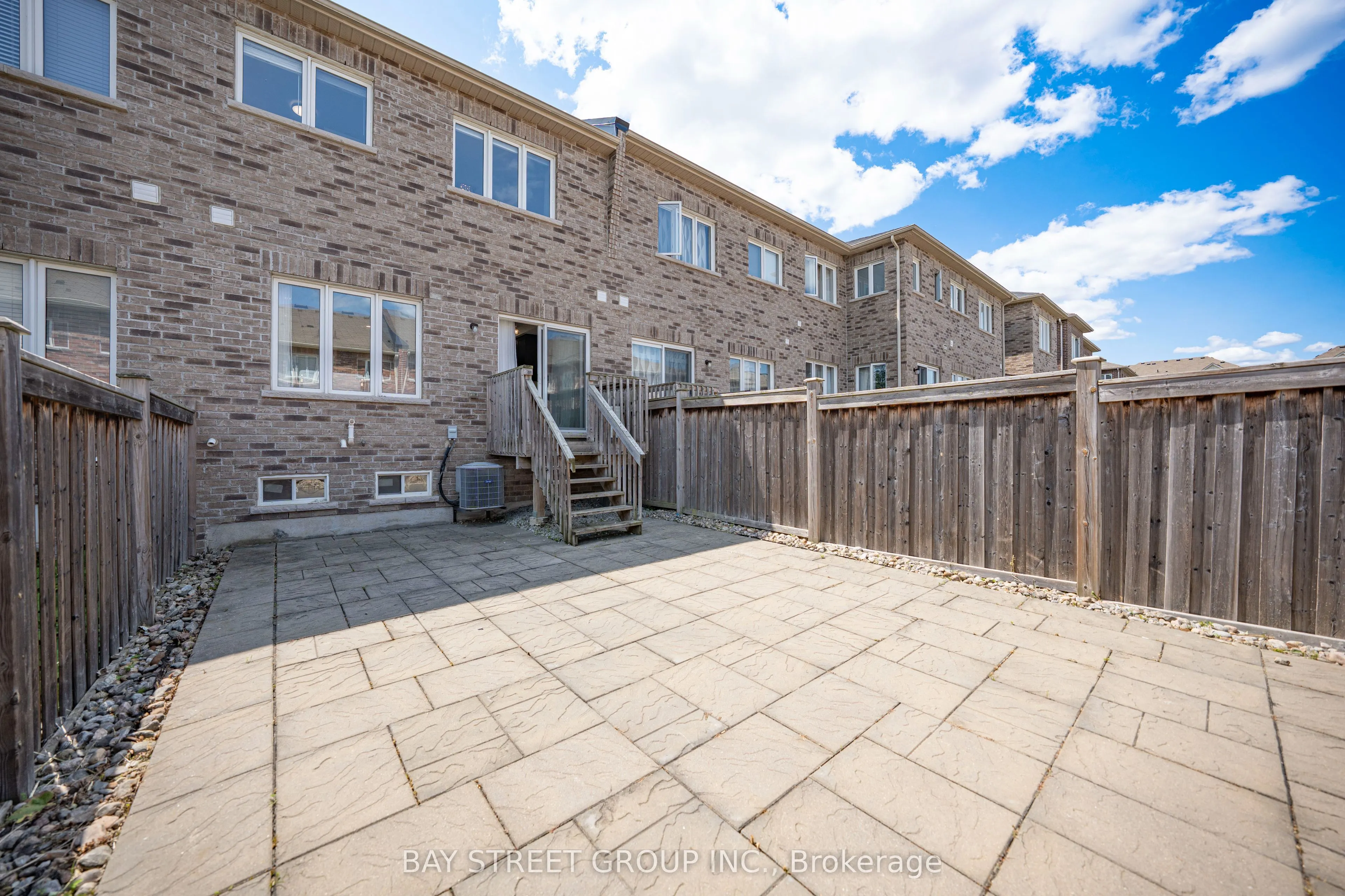 28 Rougeview Park Crescent