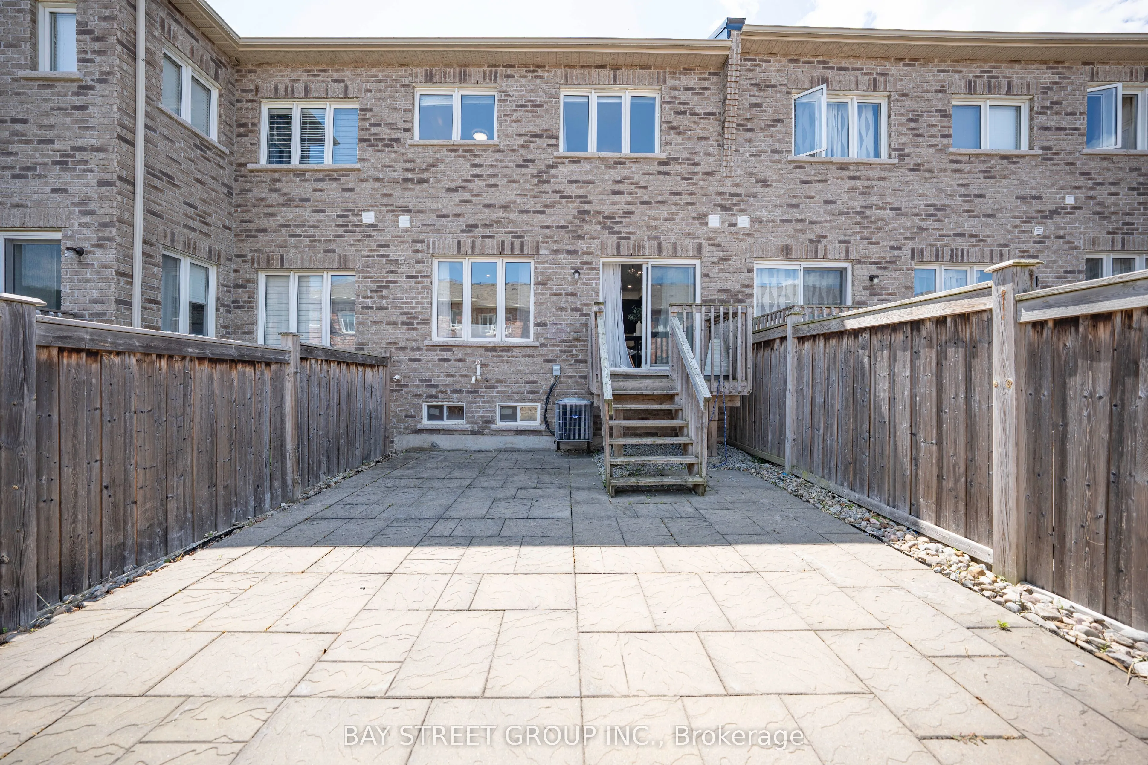 28 Rougeview Park Crescent