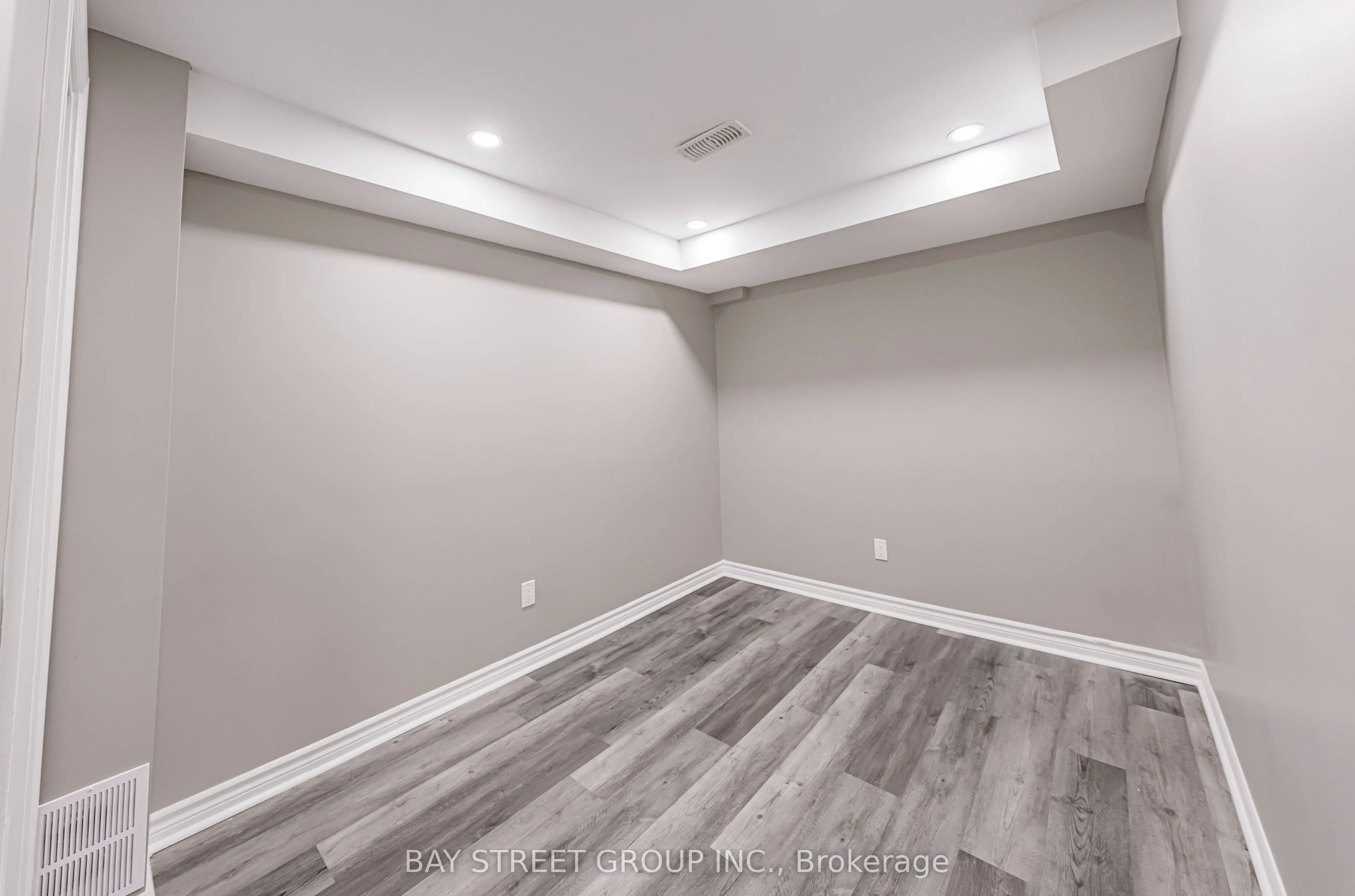 28 Rougeview Park Crescent