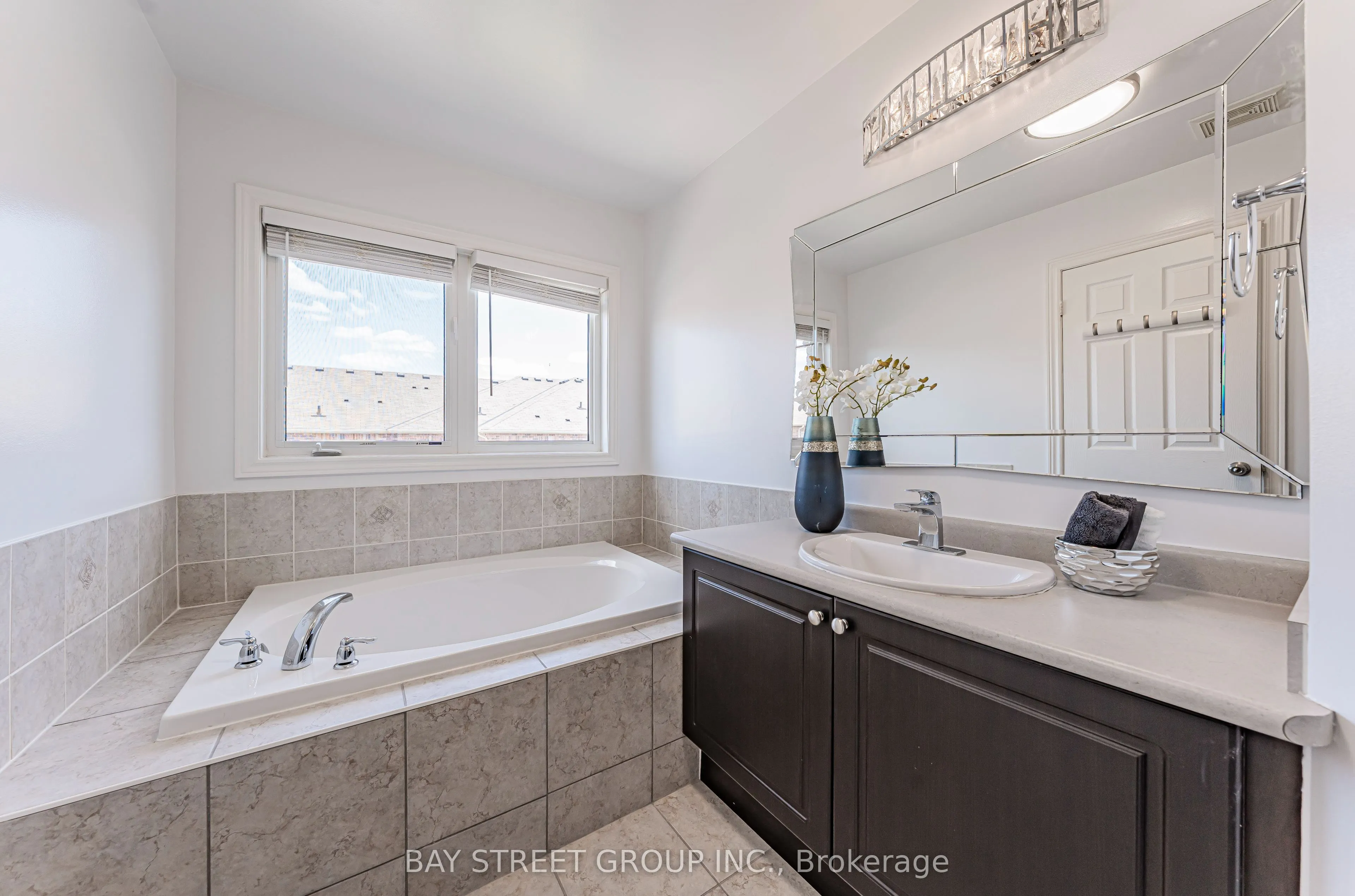 28 Rougeview Park Crescent