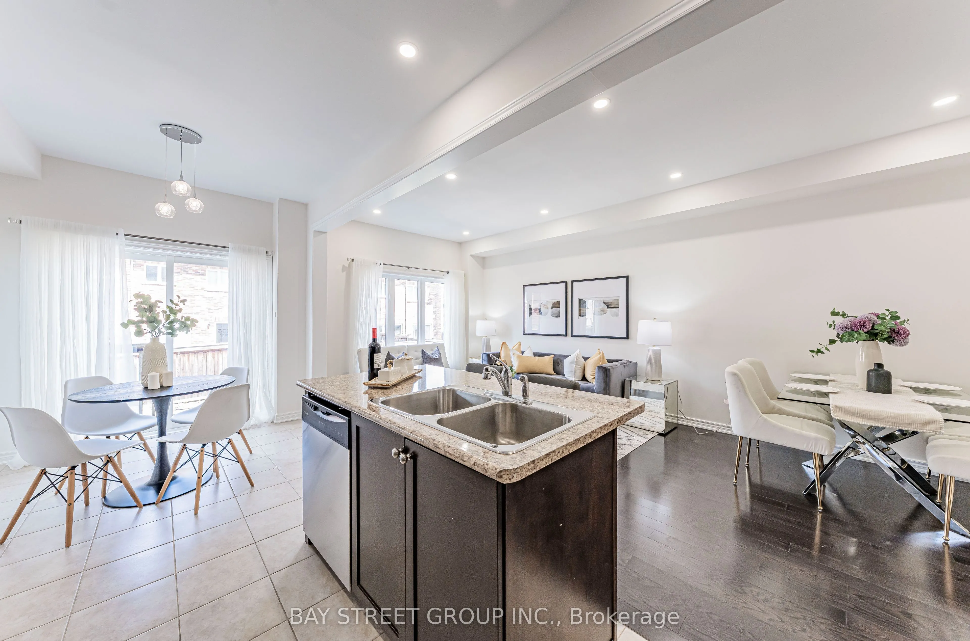 28 Rougeview Park Crescent