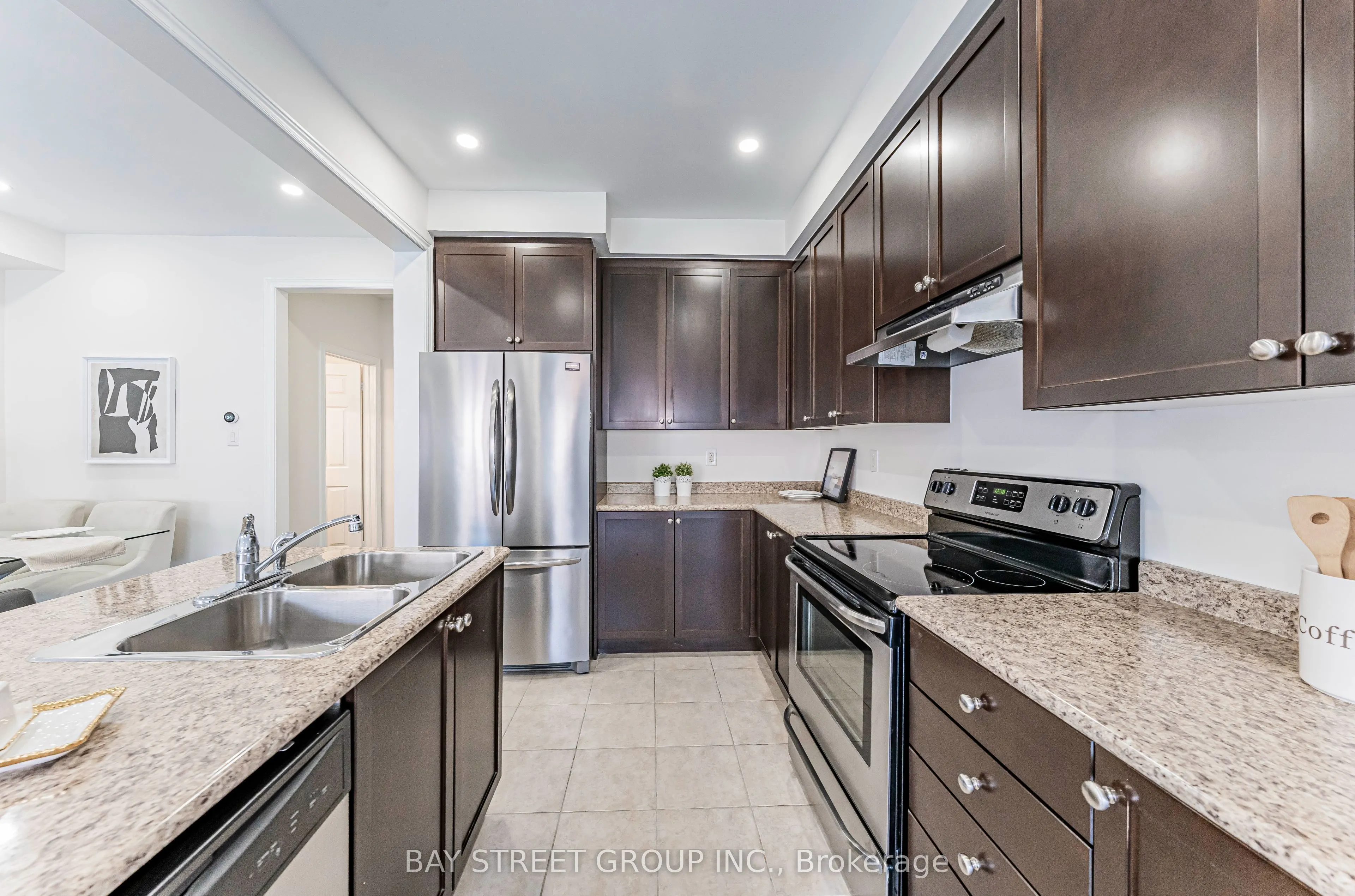 28 Rougeview Park Crescent