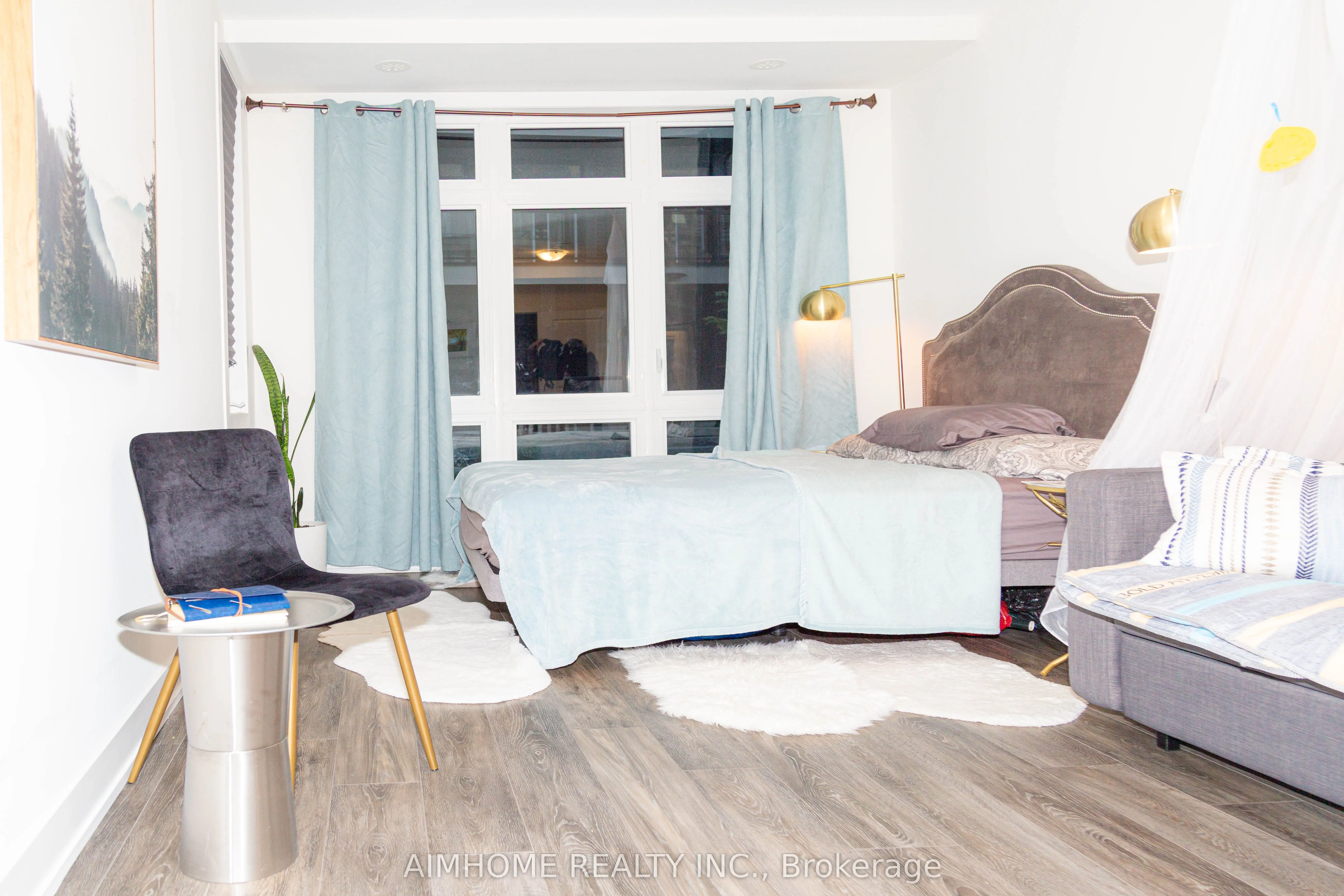 8 Sayers Lane, #16