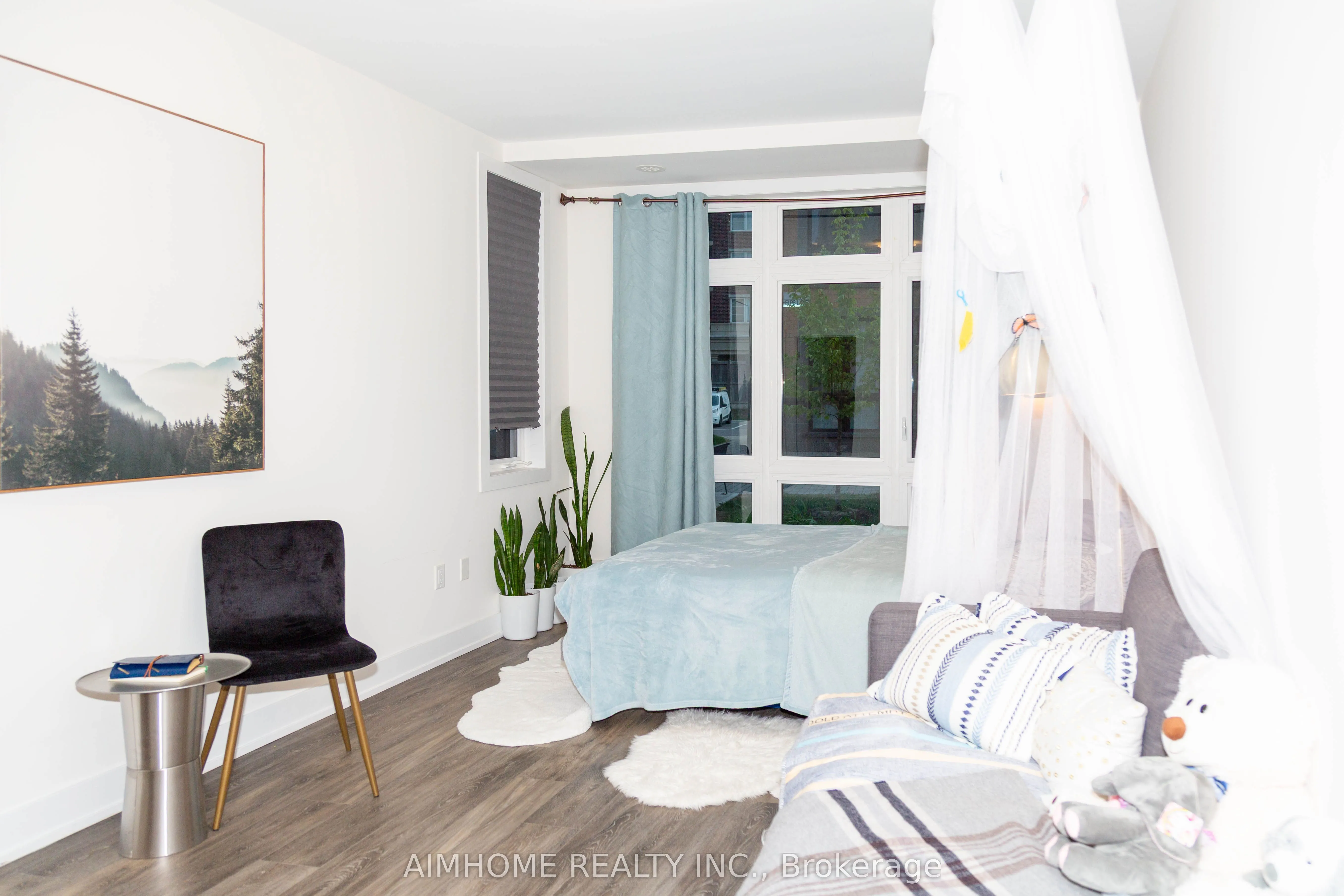 8 Sayers Lane, #16