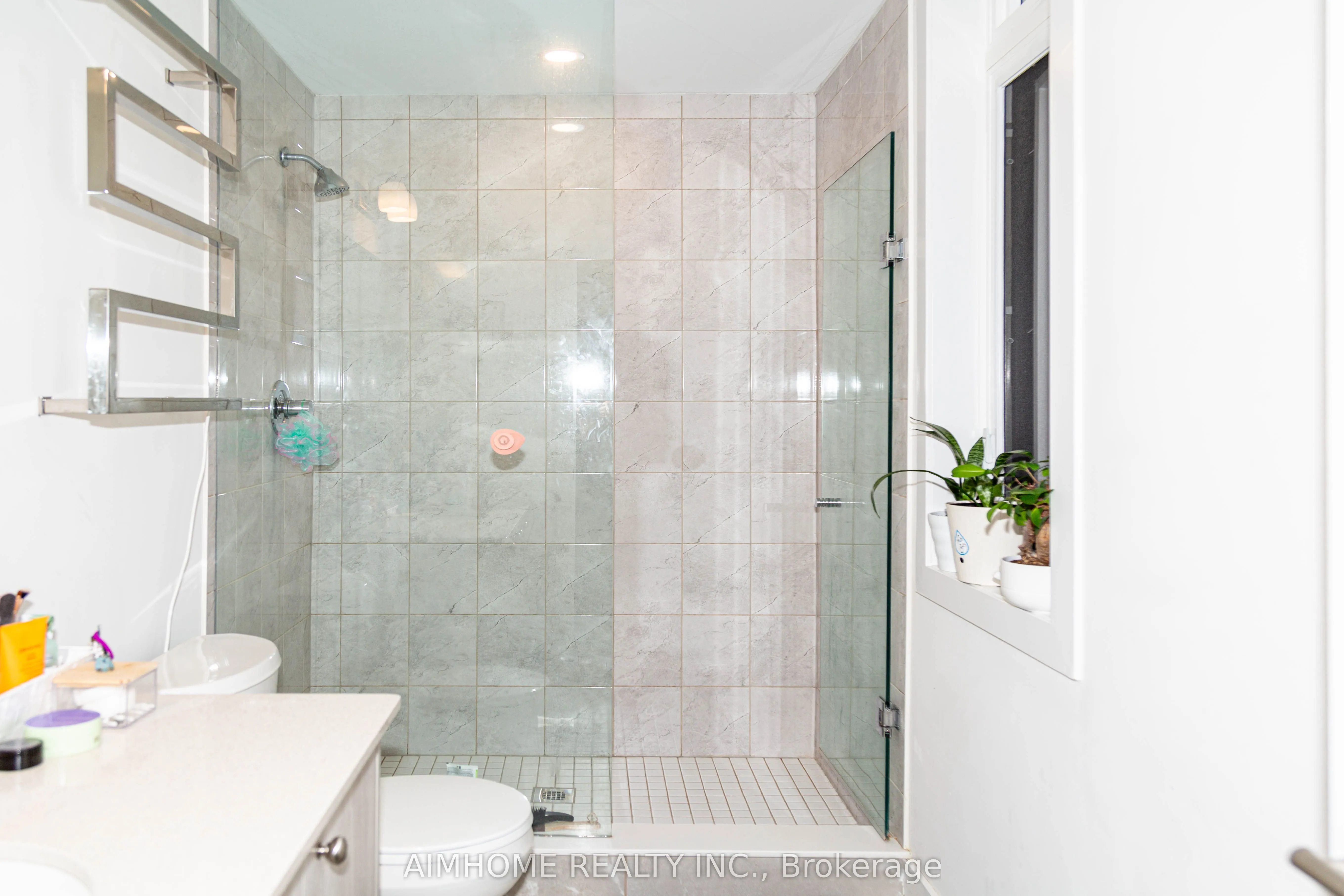 8 Sayers Lane, #16