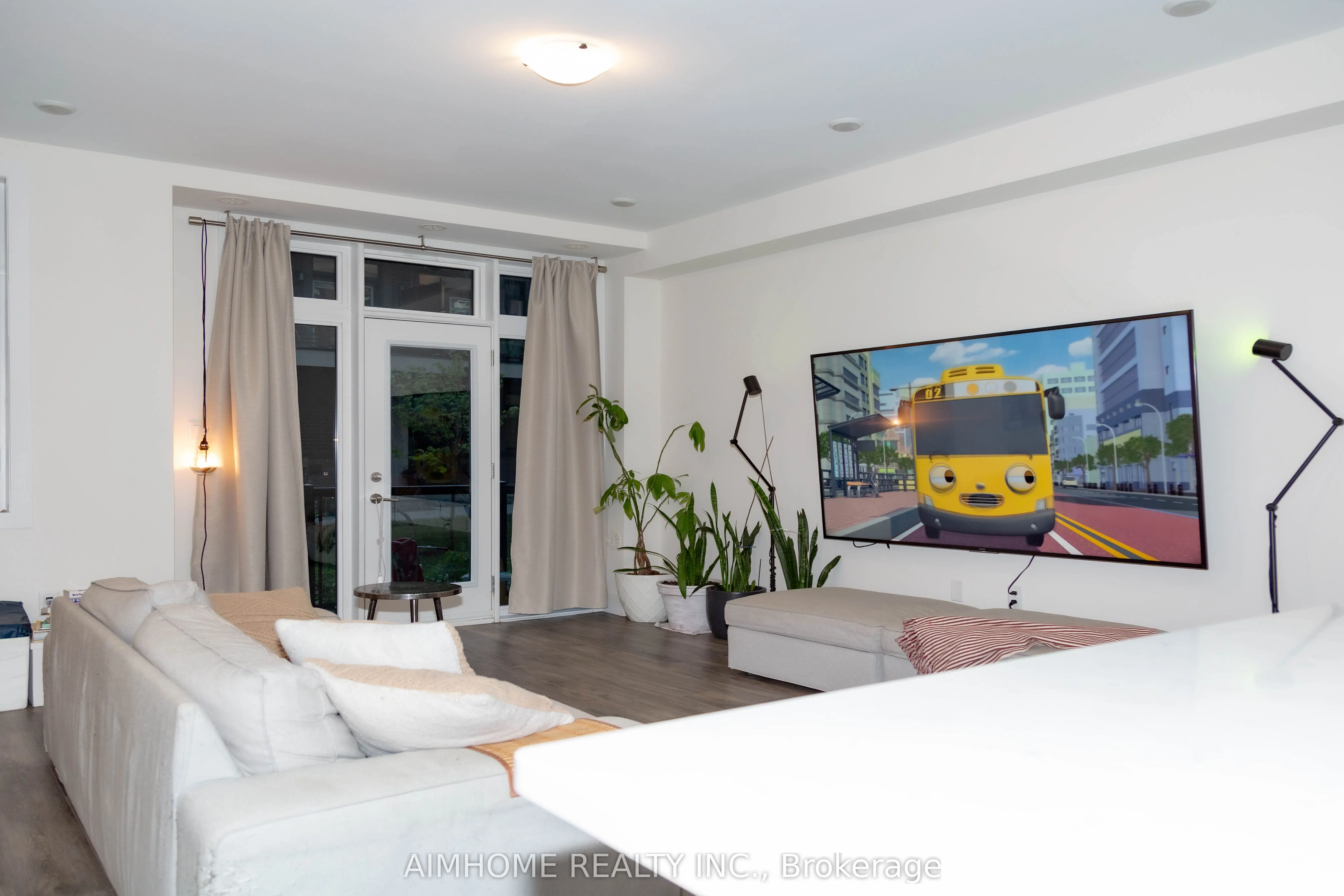 8 Sayers Lane, #16