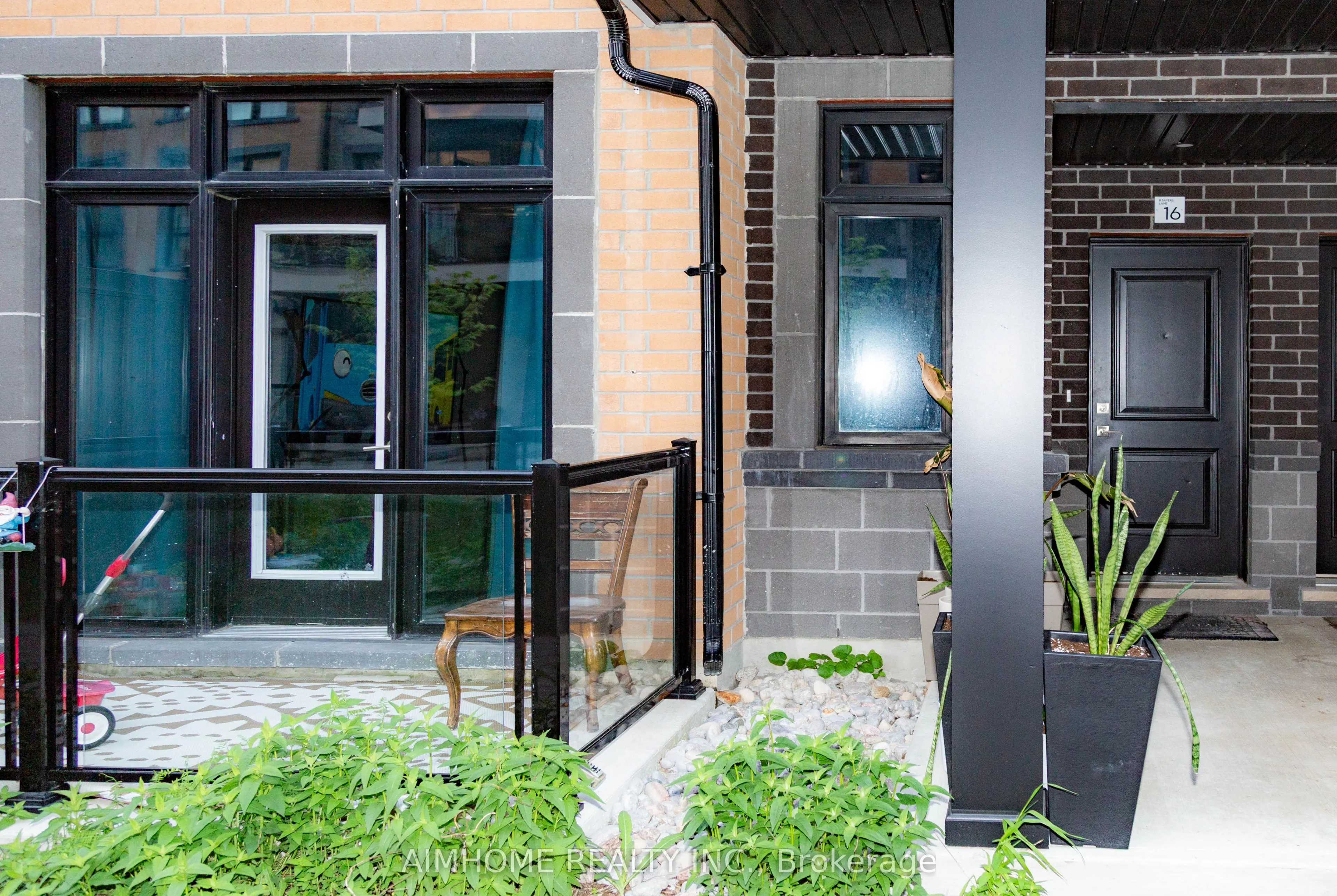 8 Sayers Lane, #16