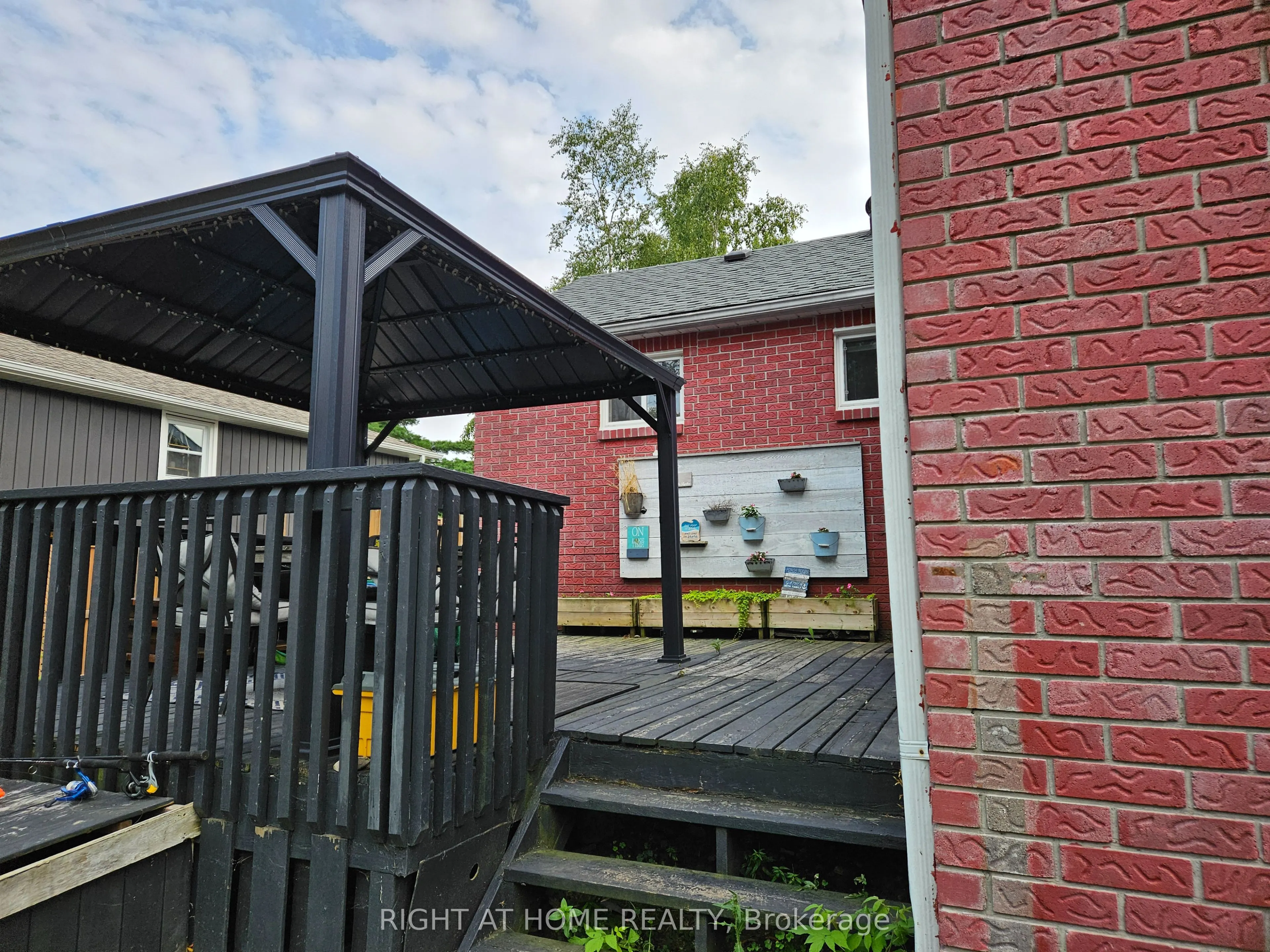 736 Pine Grove Avenue