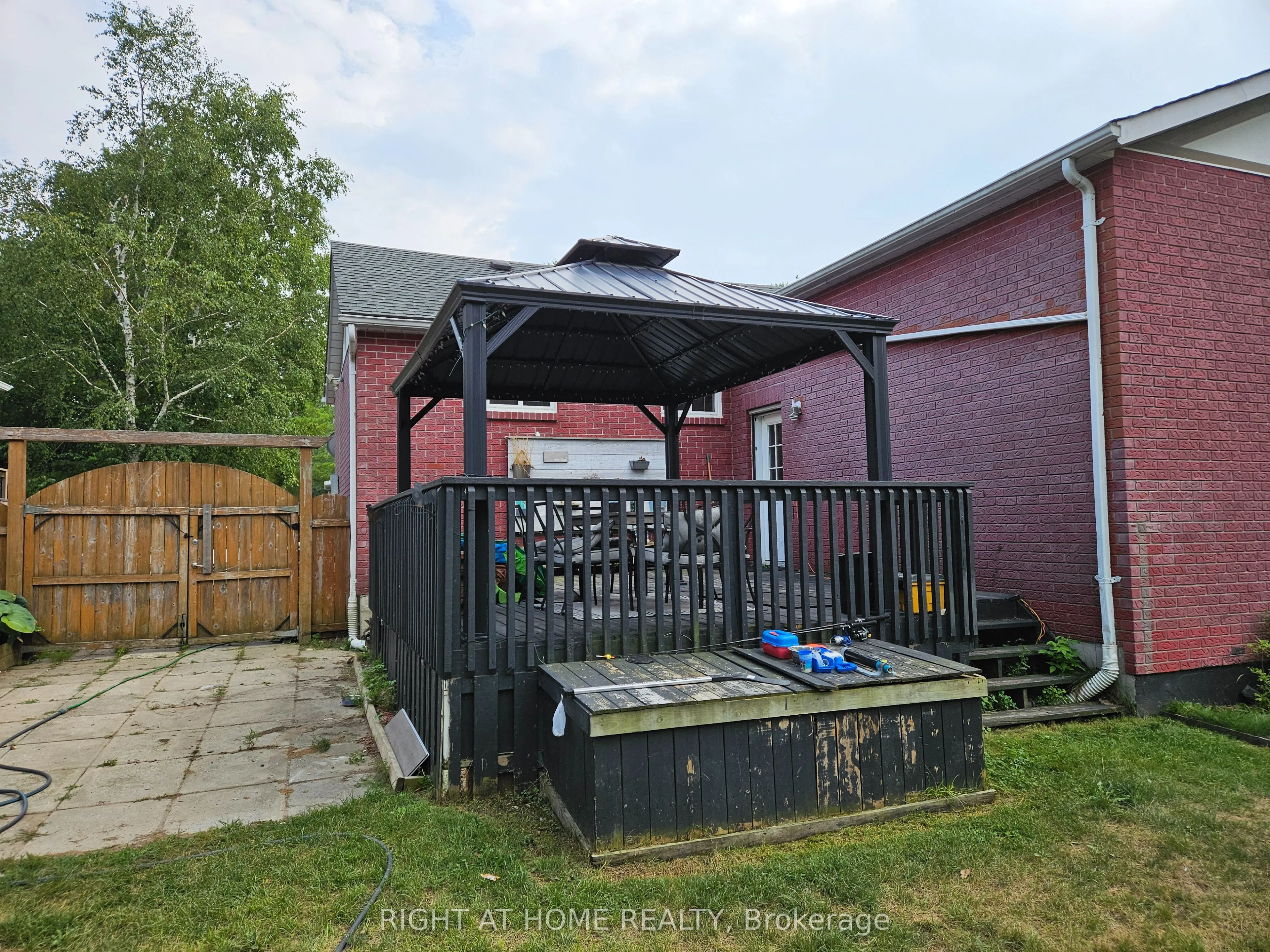736 Pine Grove Avenue