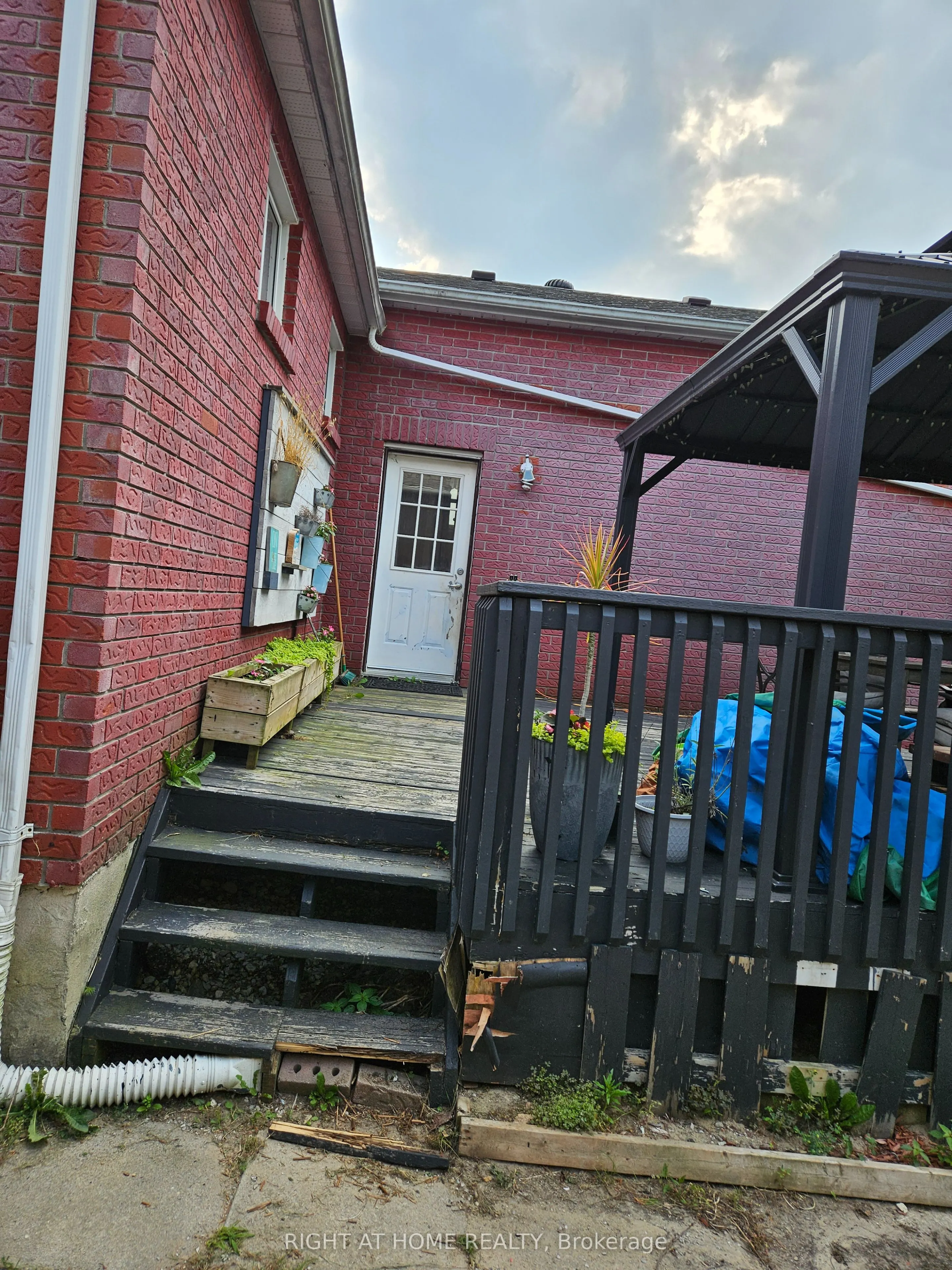 736 Pine Grove Avenue