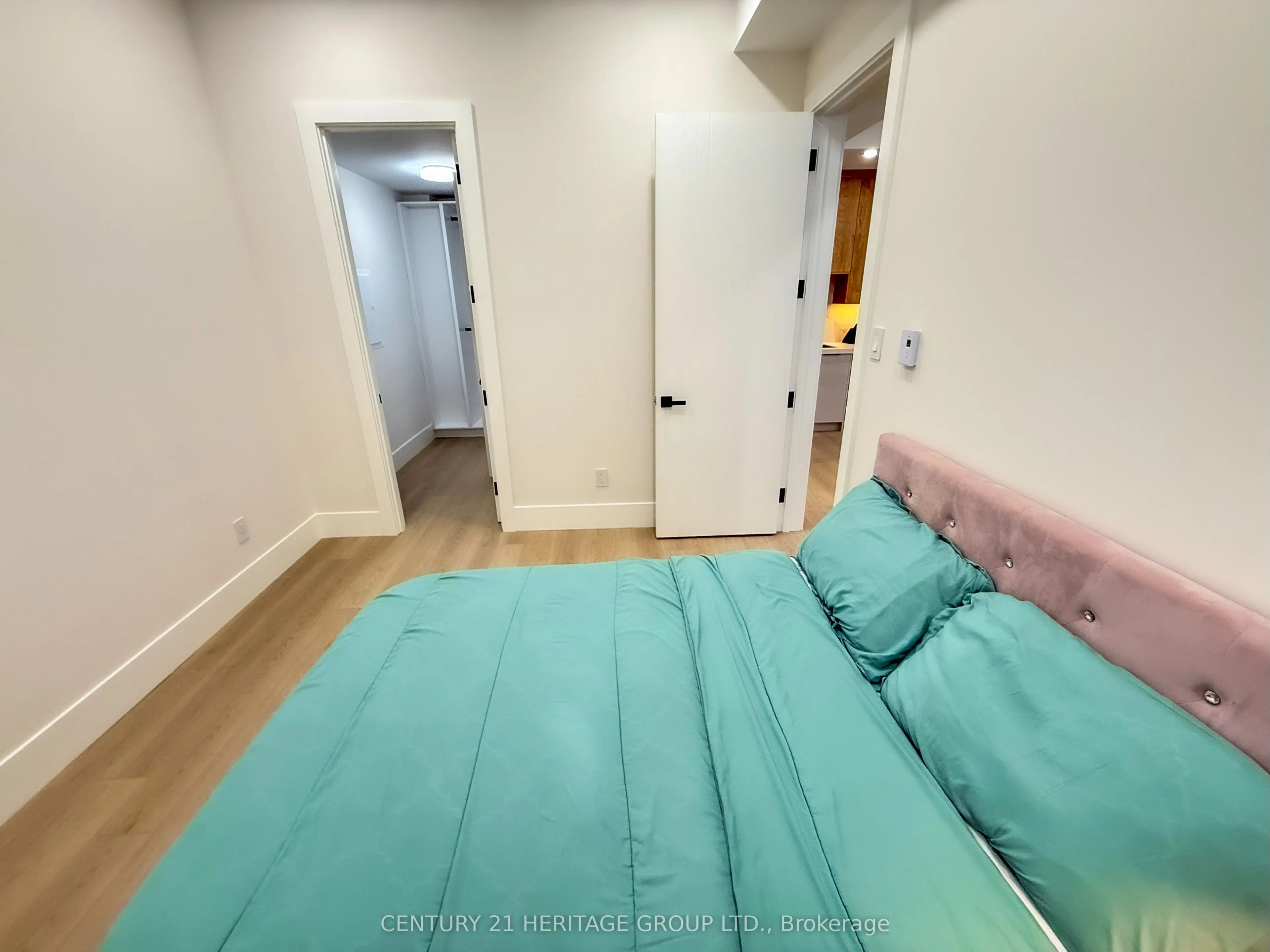 11 Knowles Crescent, ##A