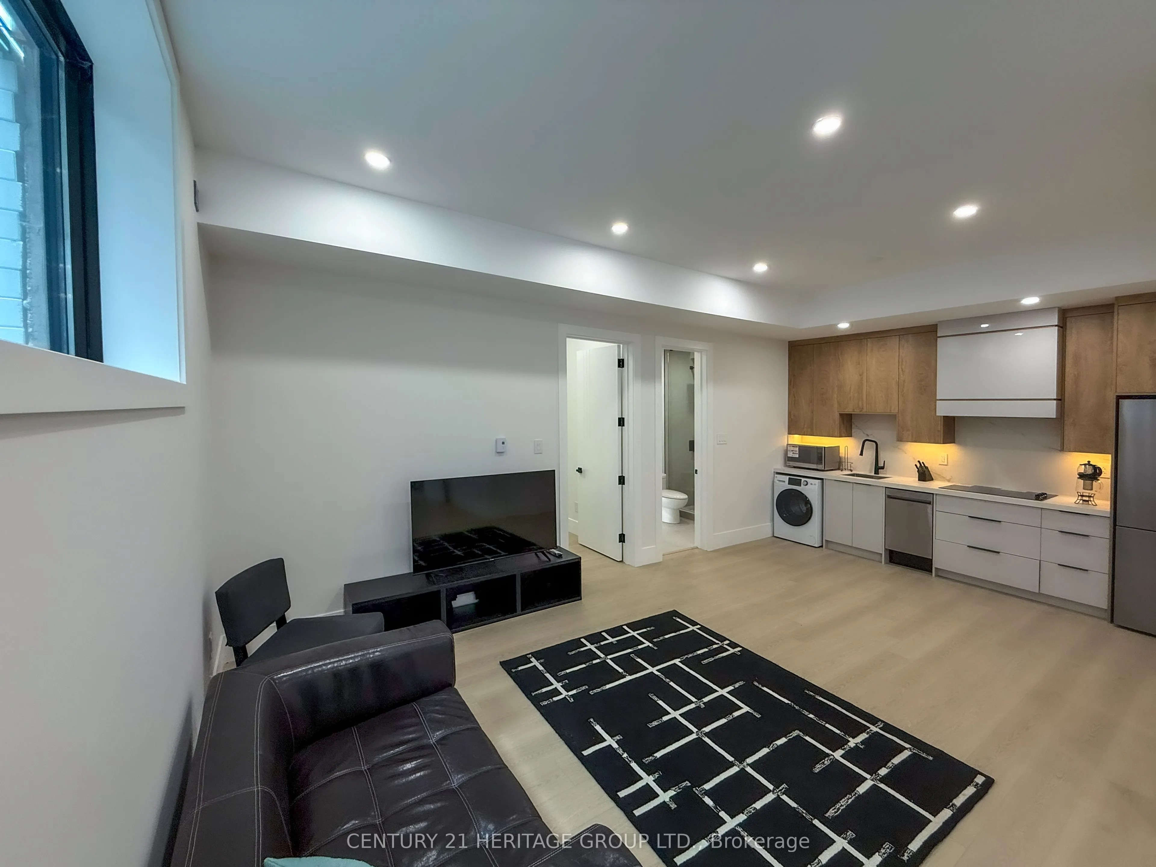11 Knowles Crescent, ##A