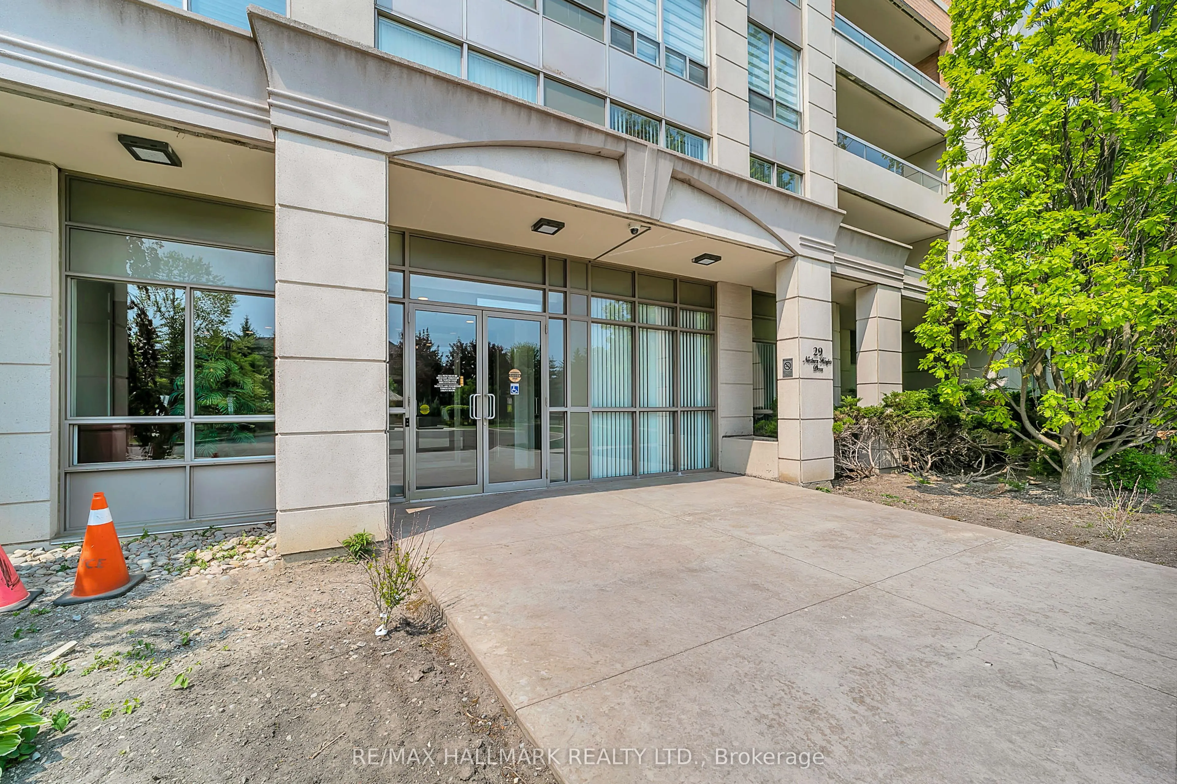 29 Northern Hts Drive N, #615
