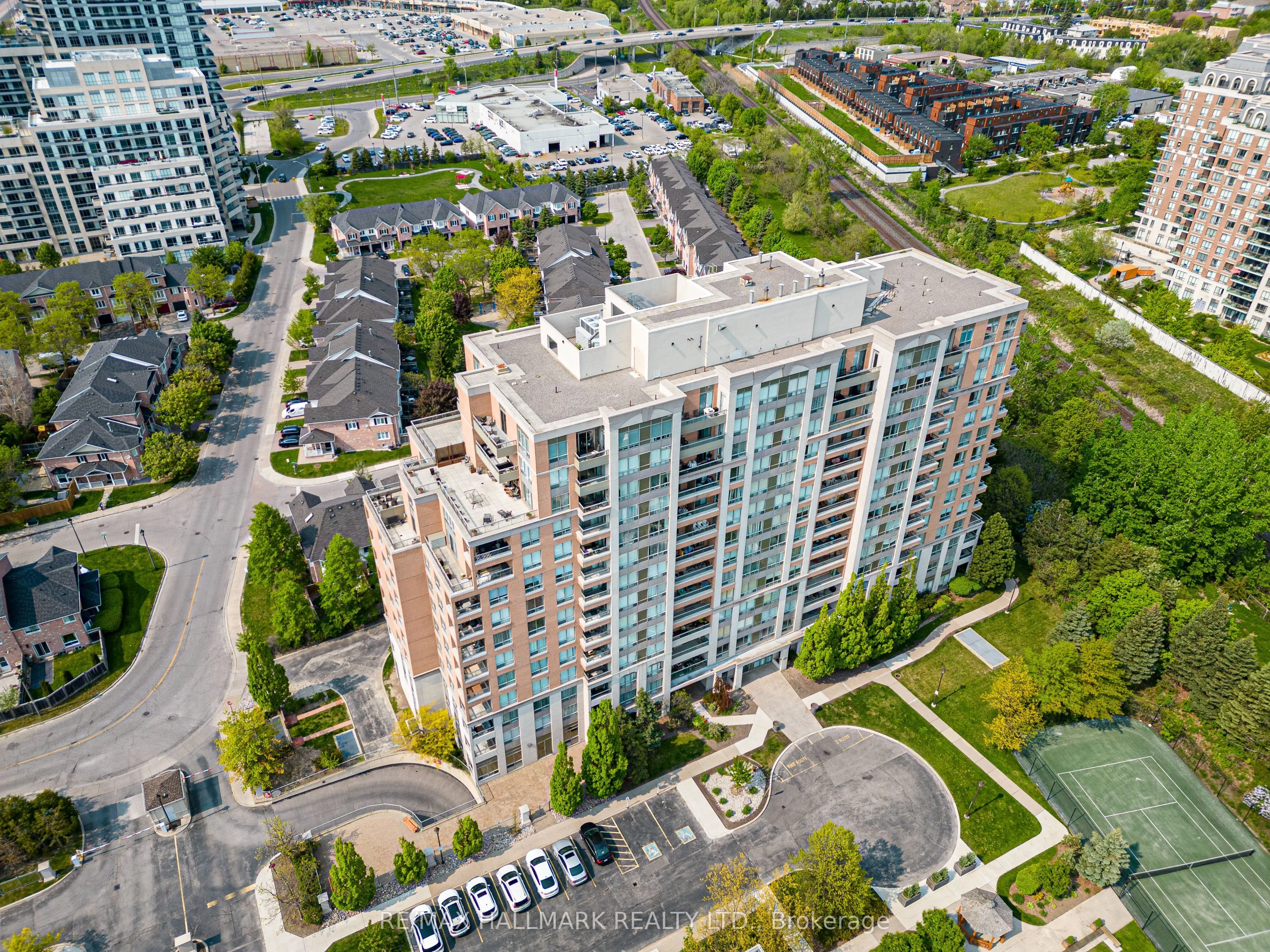 29 Northern Hts Drive N, #615