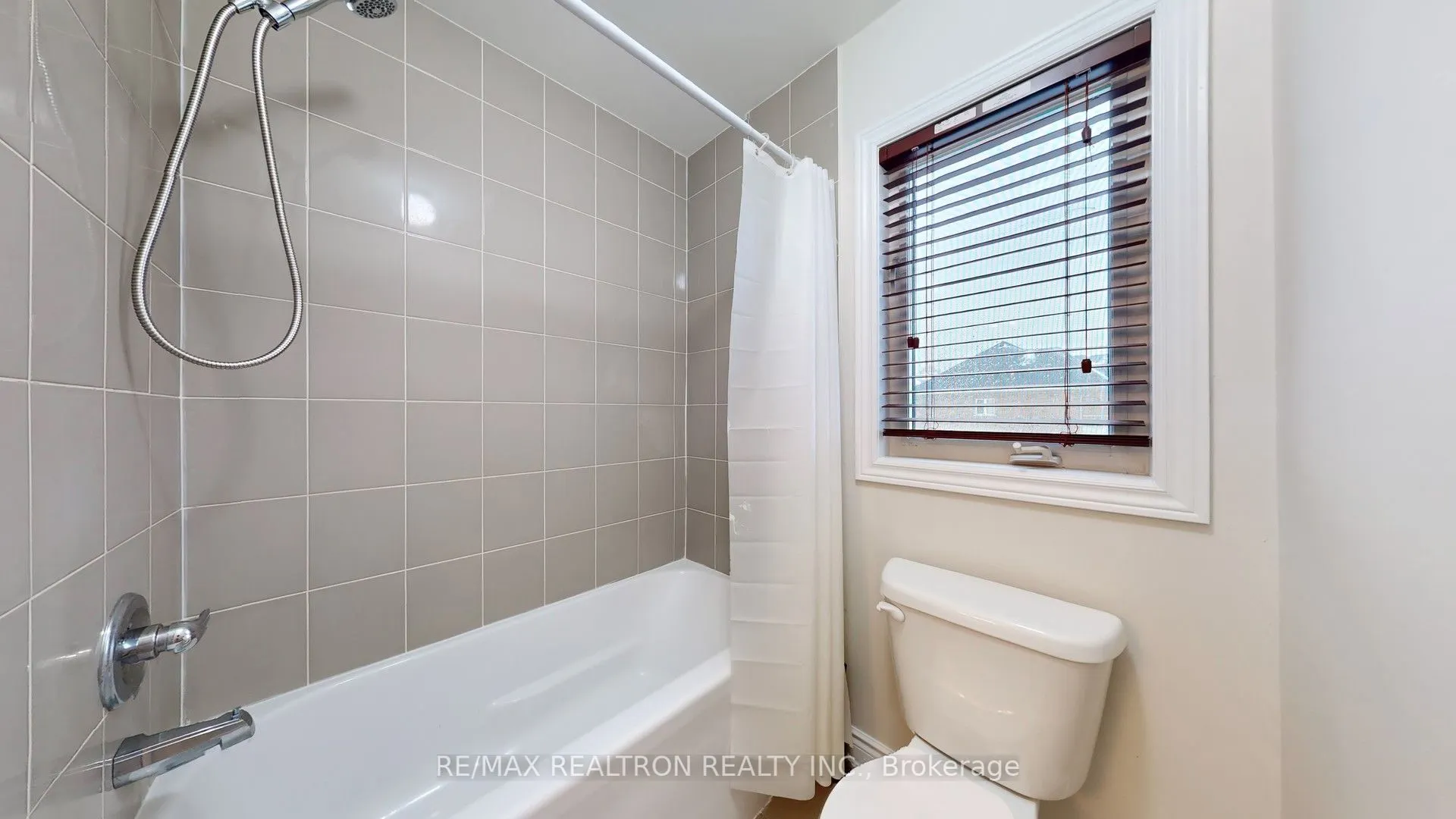 16 Vivian creek Road