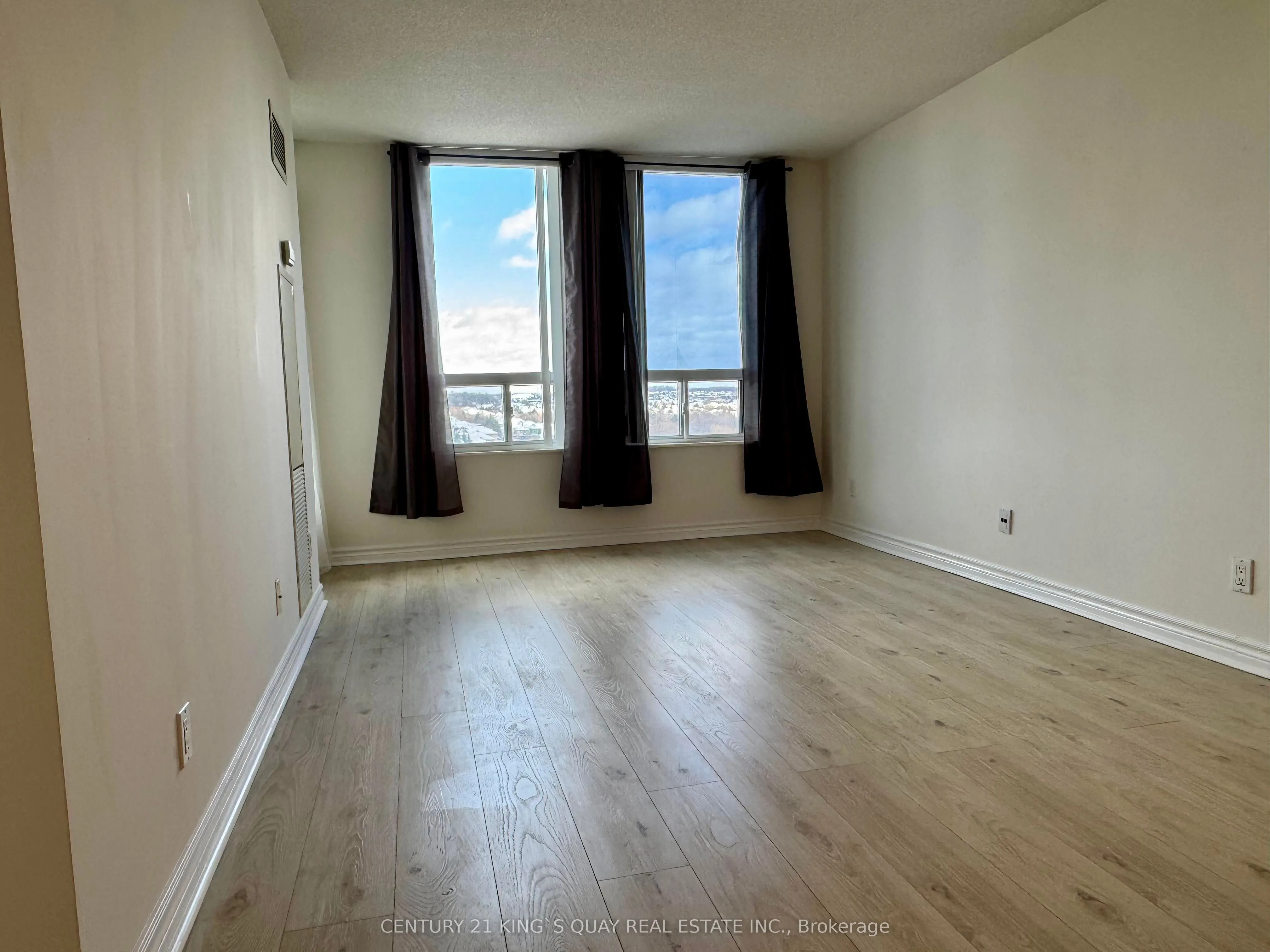 330 Red Maple Road, #1008