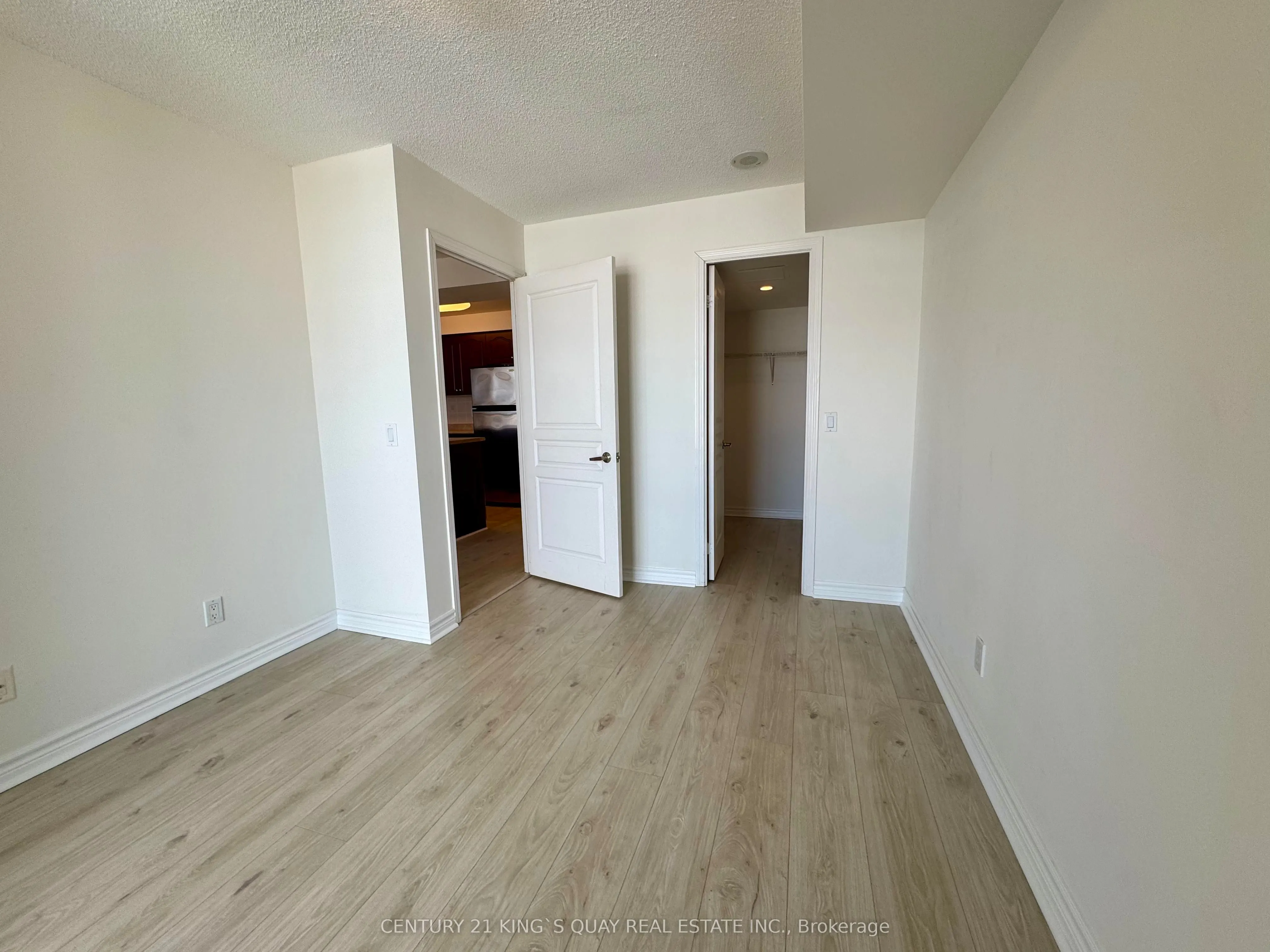 330 Red Maple Road, #1008