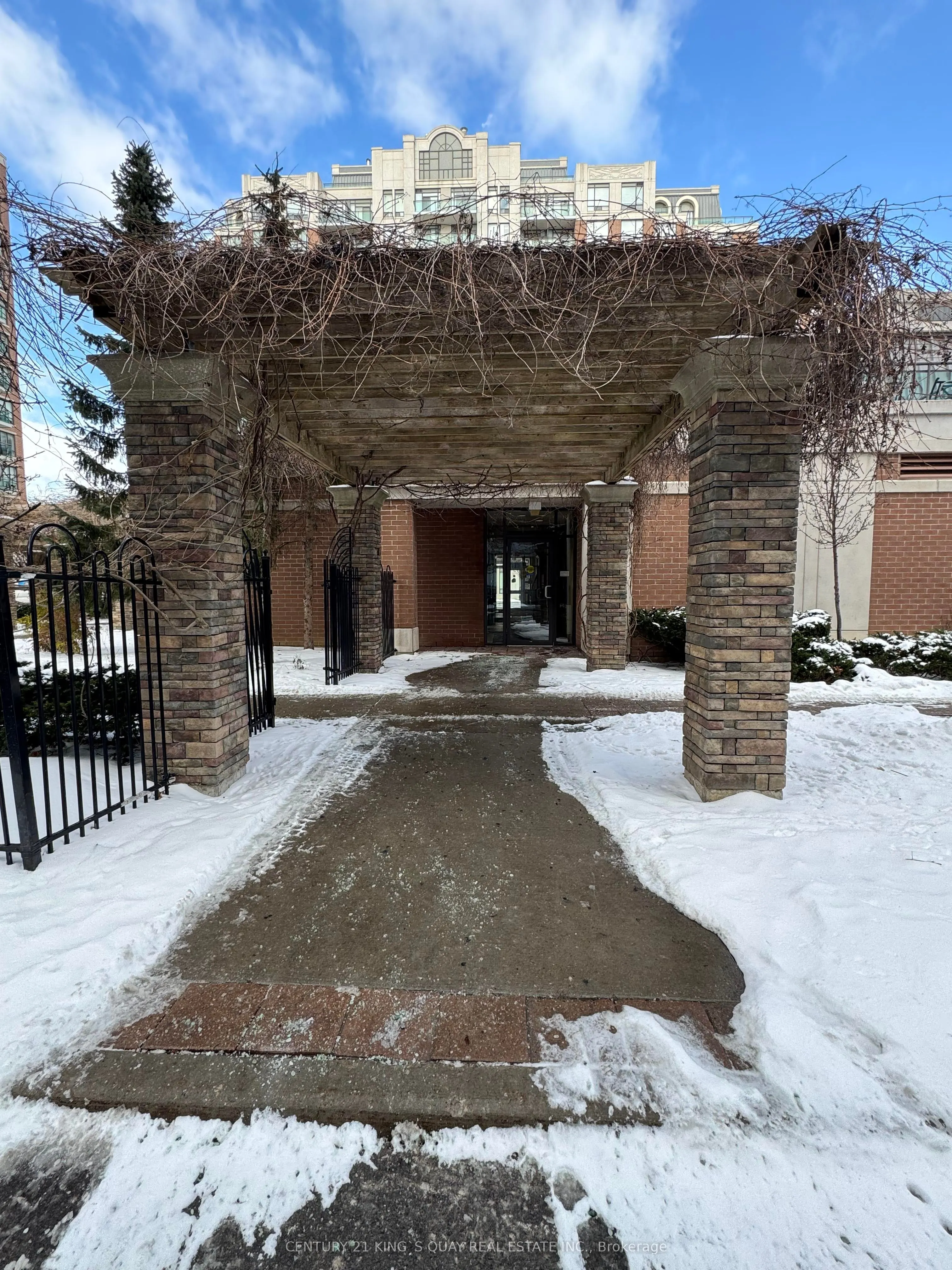 330 Red Maple Road, #1008