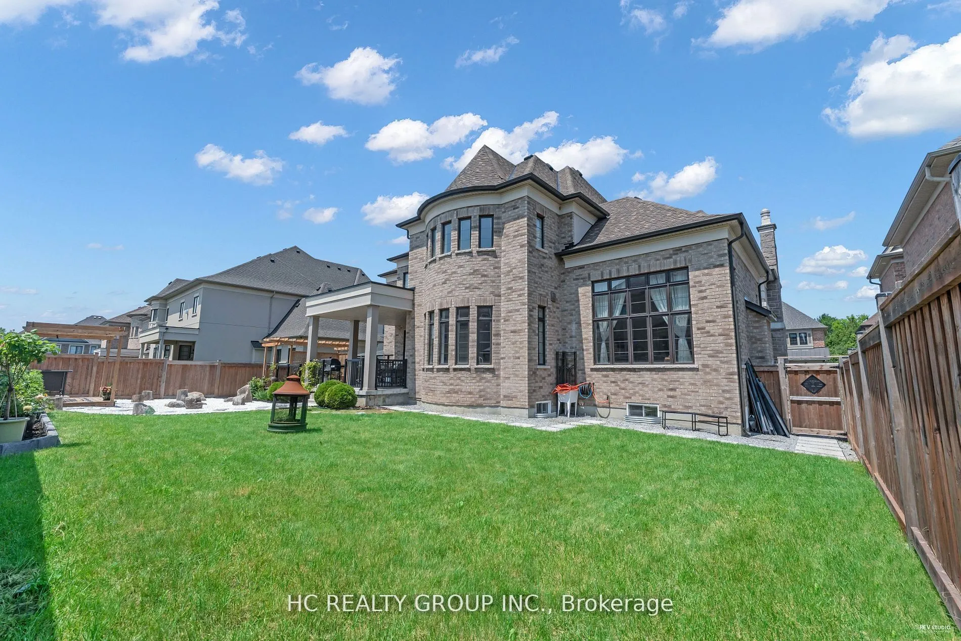 27 Sir Henry Court