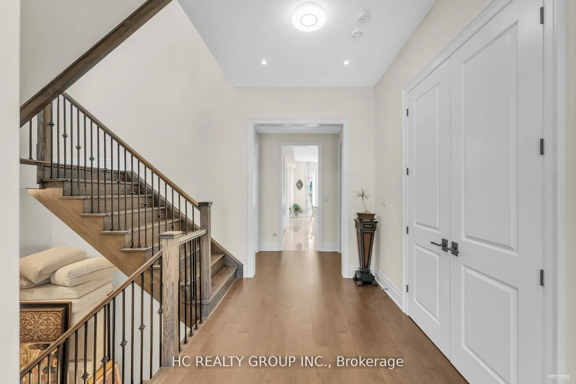 27 Sir Henry Court
