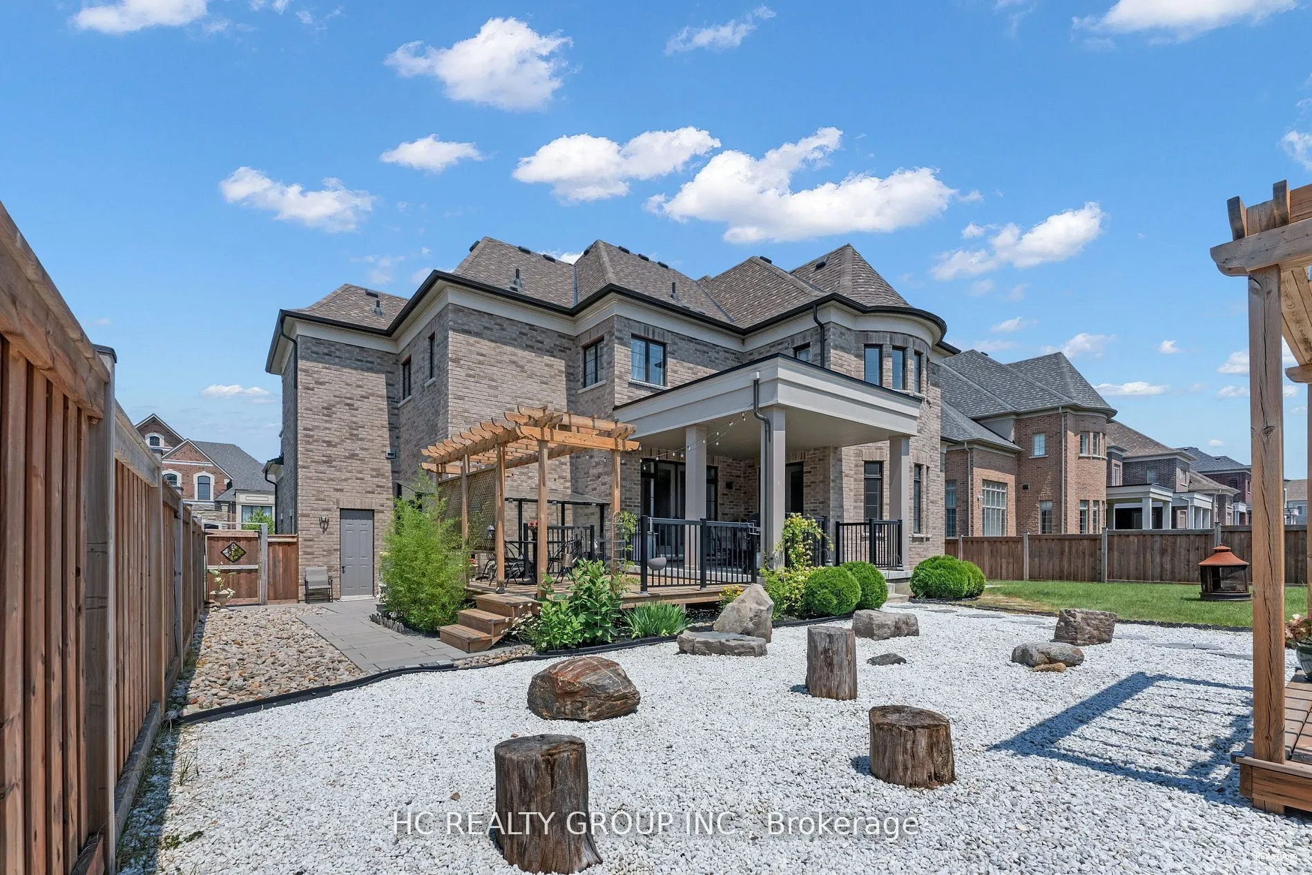 27 Sir Henry Court