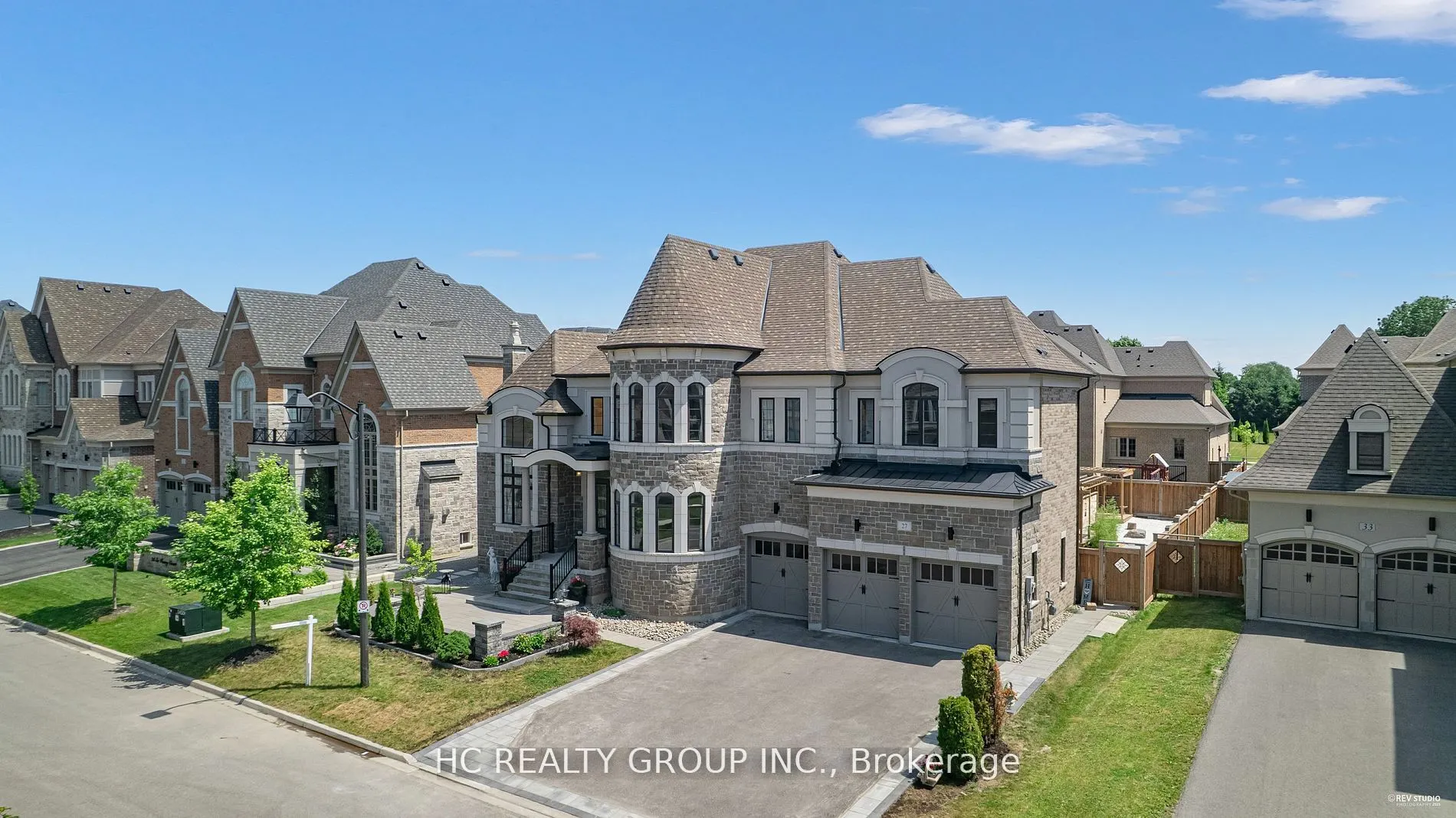 27 Sir Henry Court