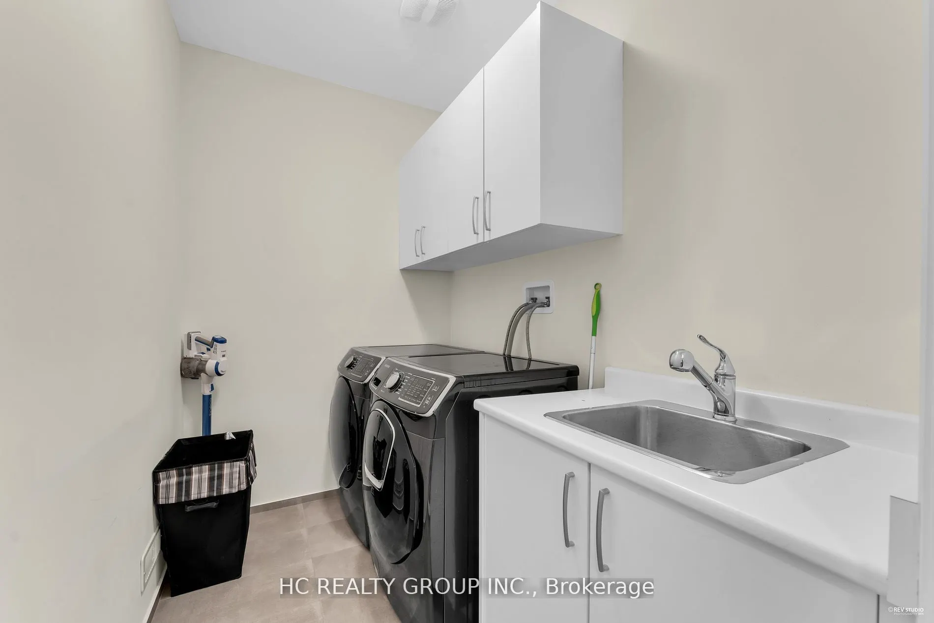27 Sir Henry Court