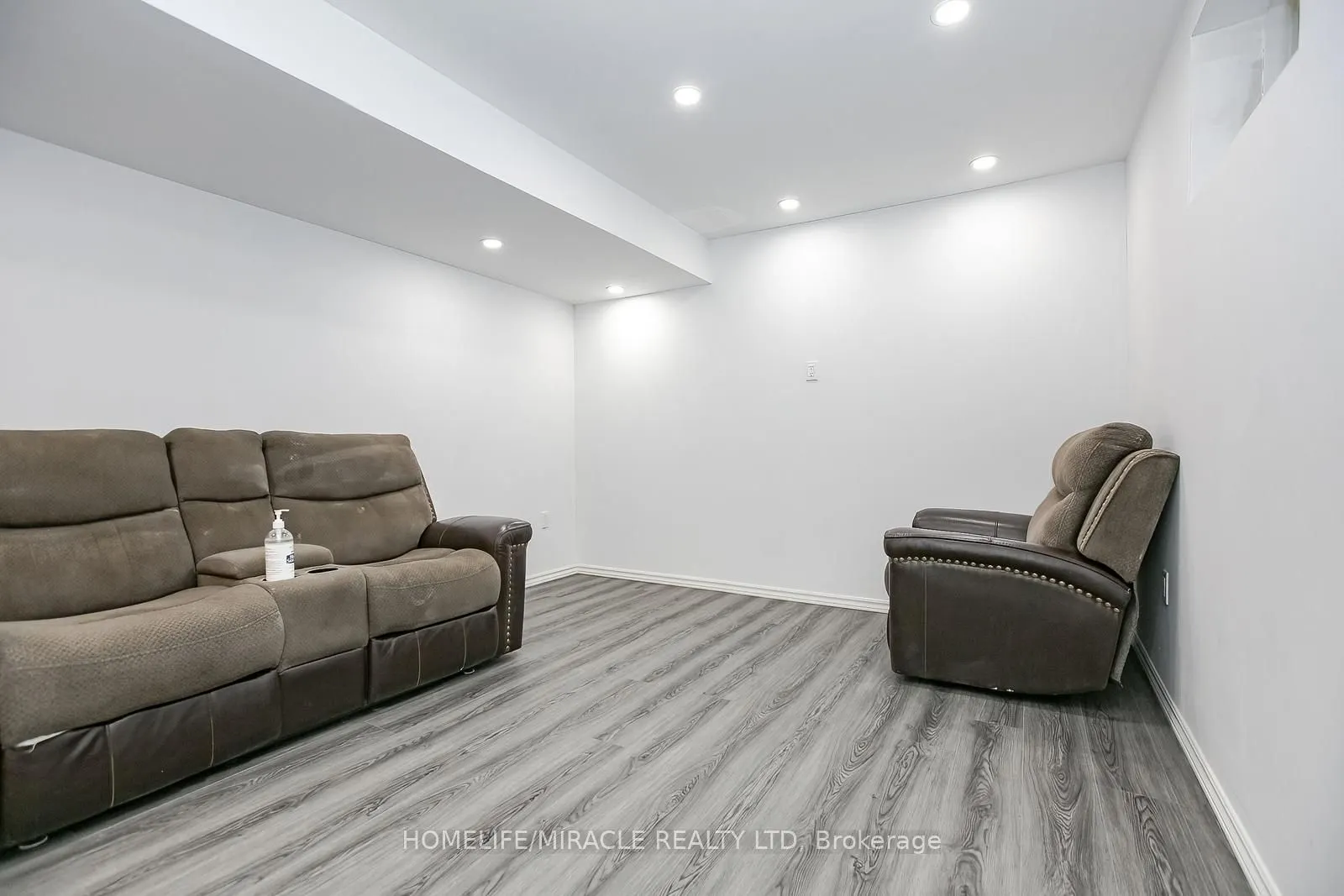 131 Kingsmere Crescent